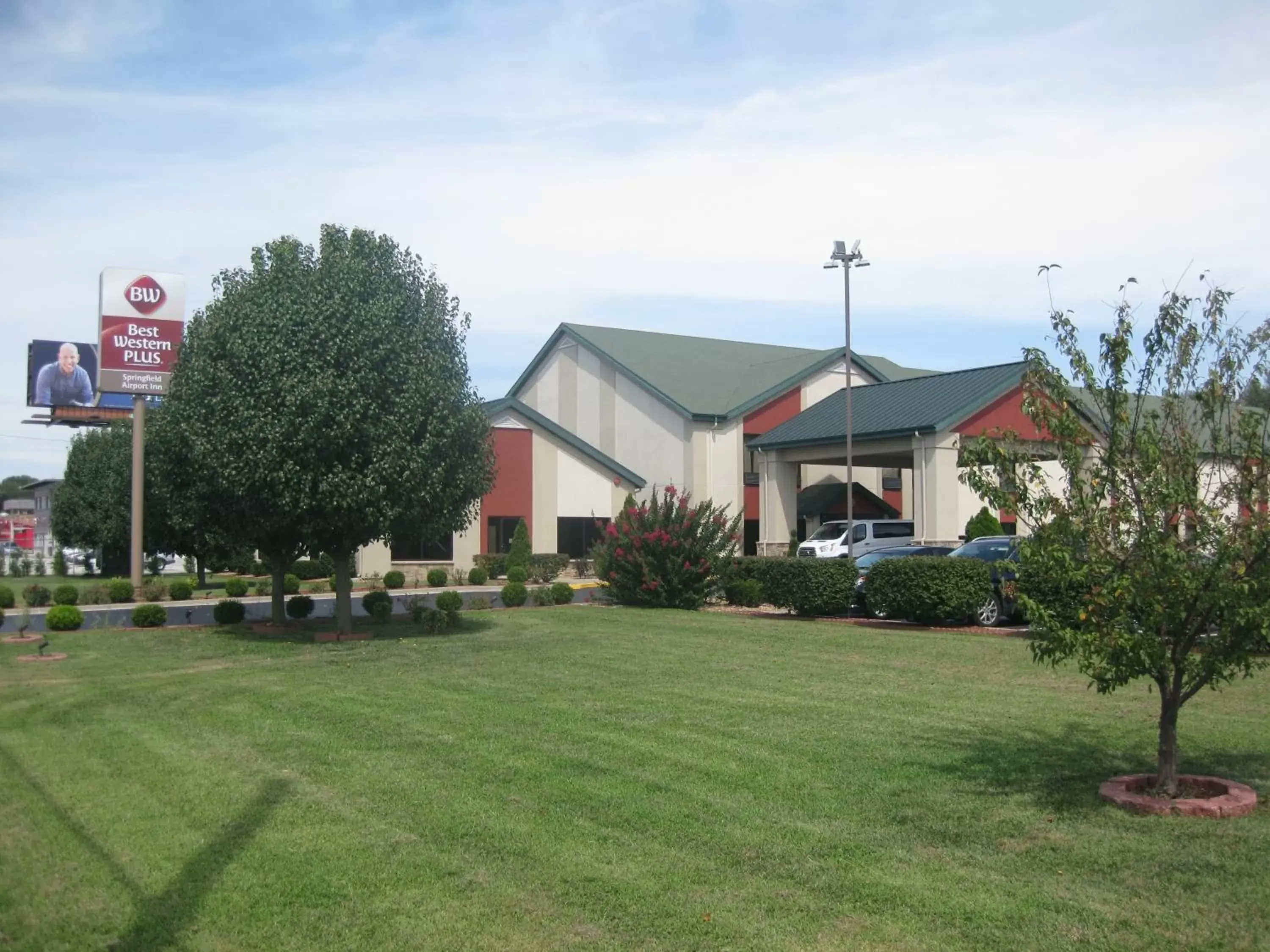 Property building, Garden in Best Western Plus Springfield Airport Inn