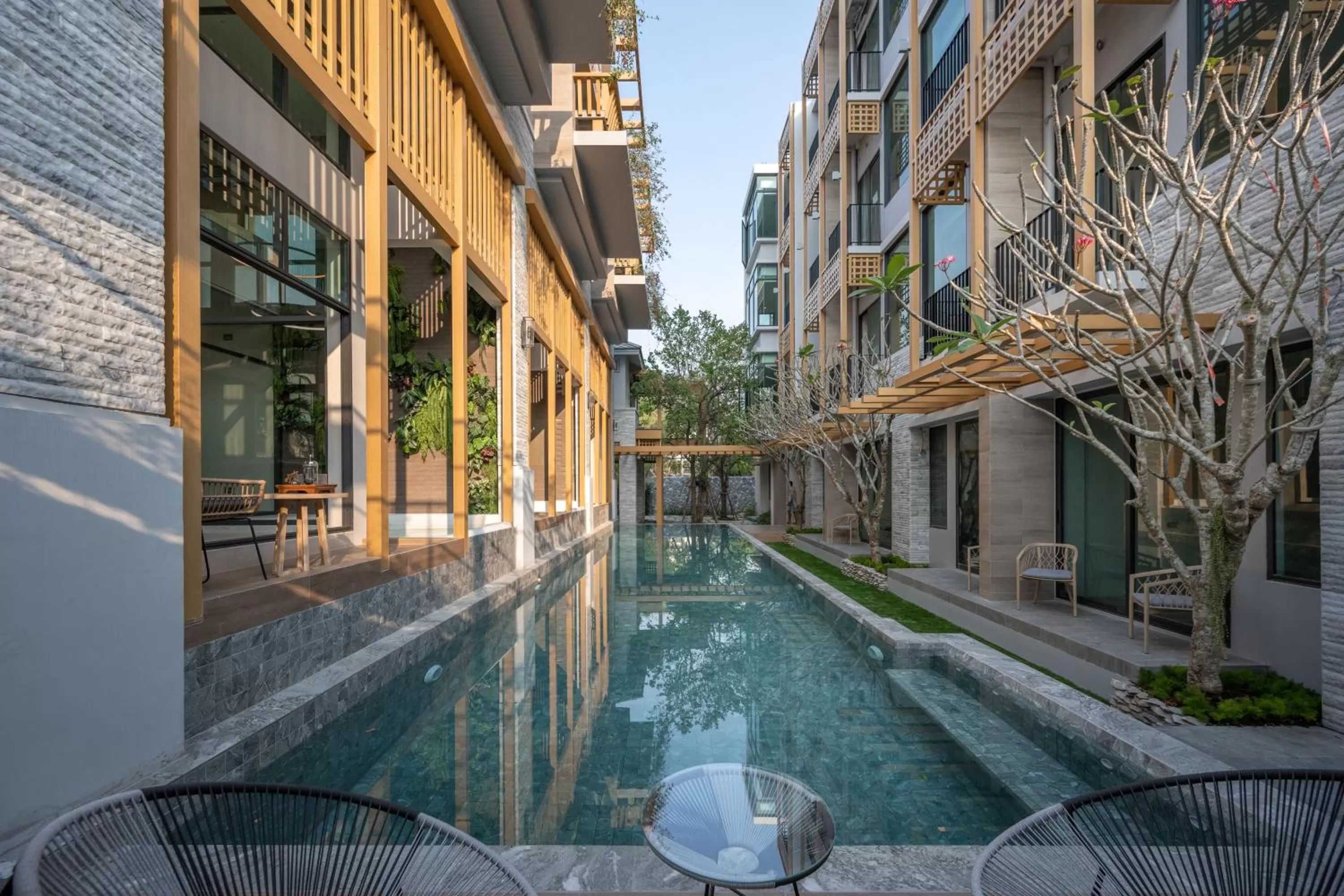 Swimming pool in SHAN Villas Sukhumvit