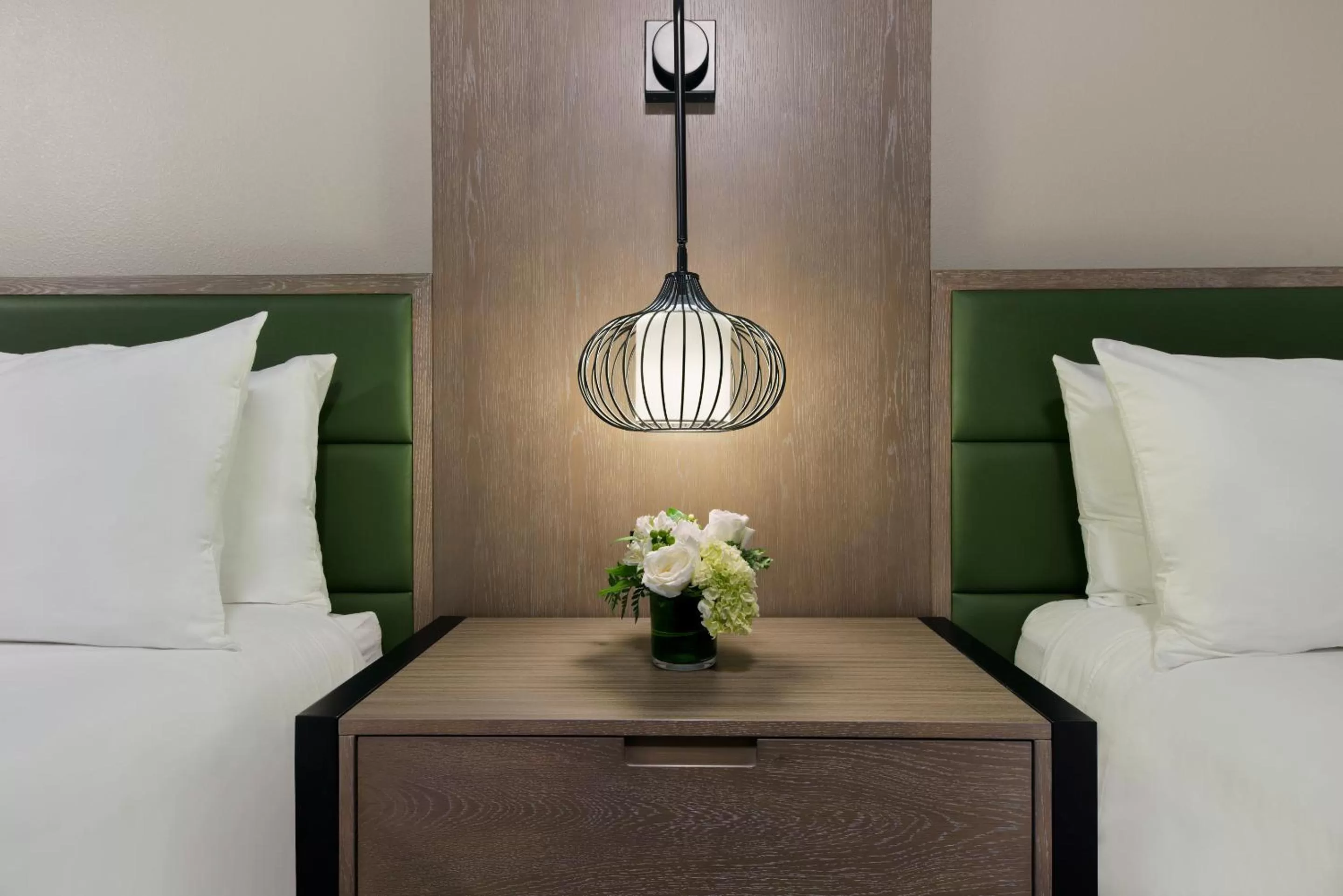 Bedroom, Bed in Oxford Suites Paso Robles