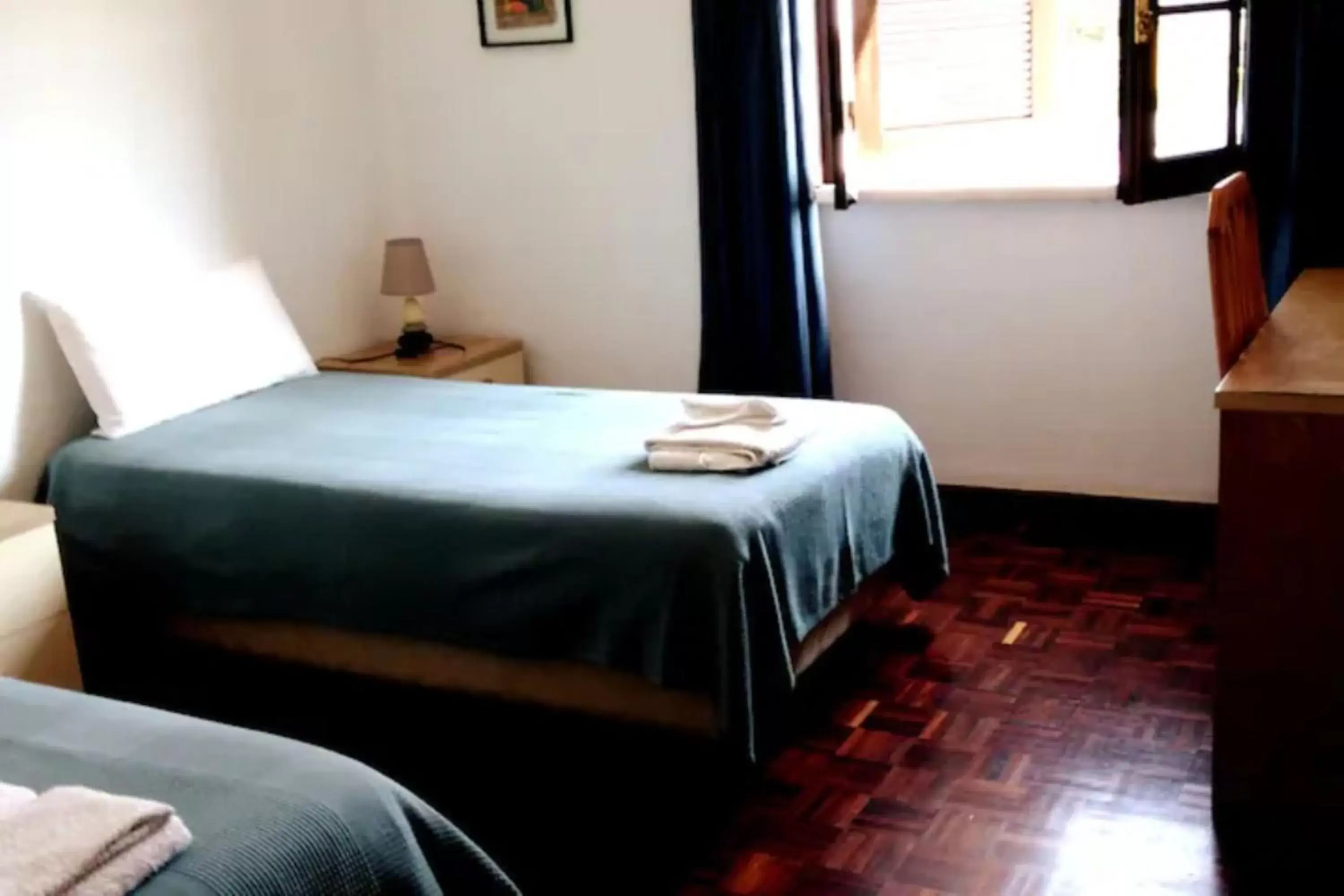 Small Double Room in Alto da Praia Villa