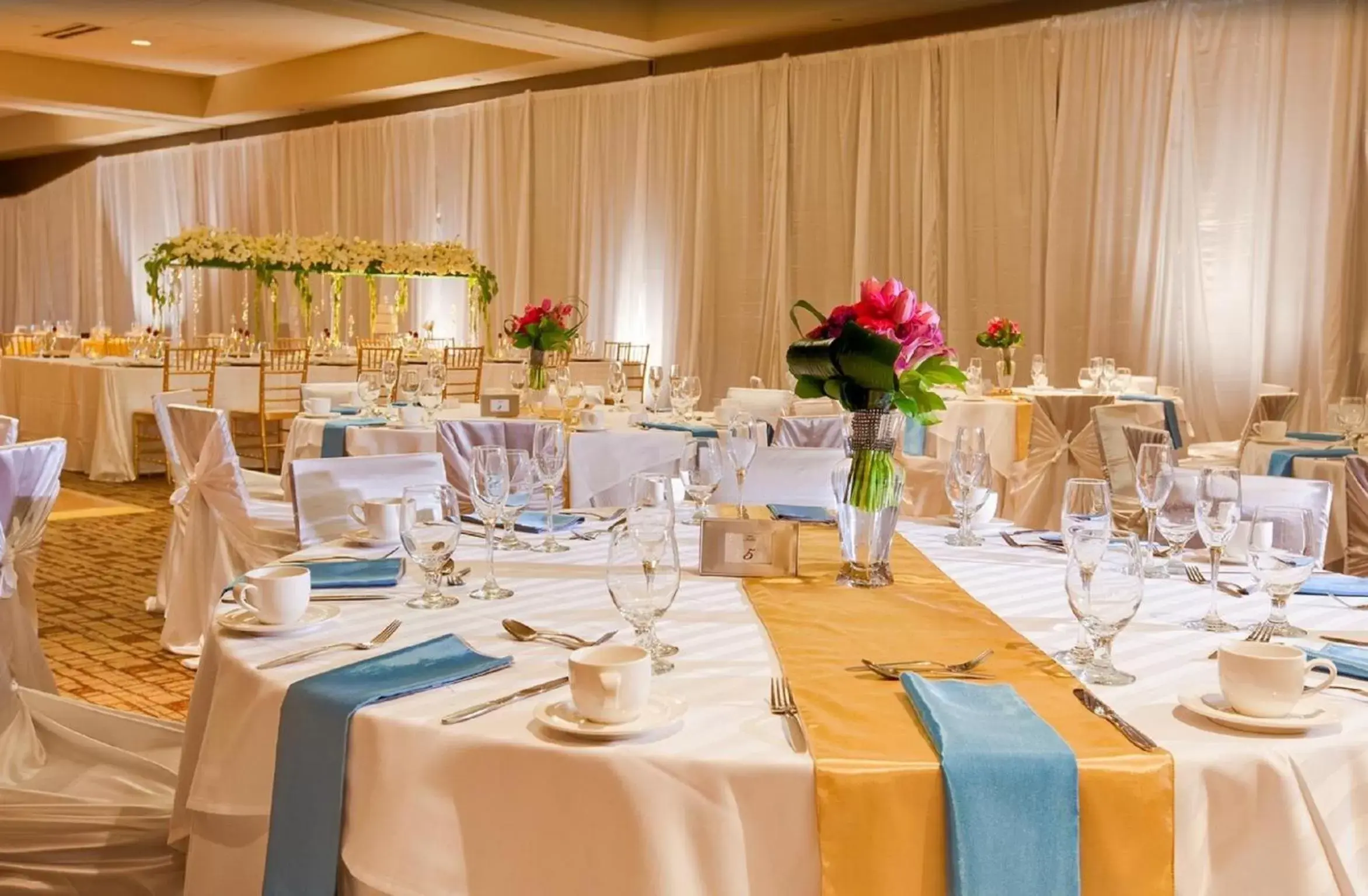 Banquet/Function facilities, Restaurant/Places to Eat in Isleta Resort & Casino