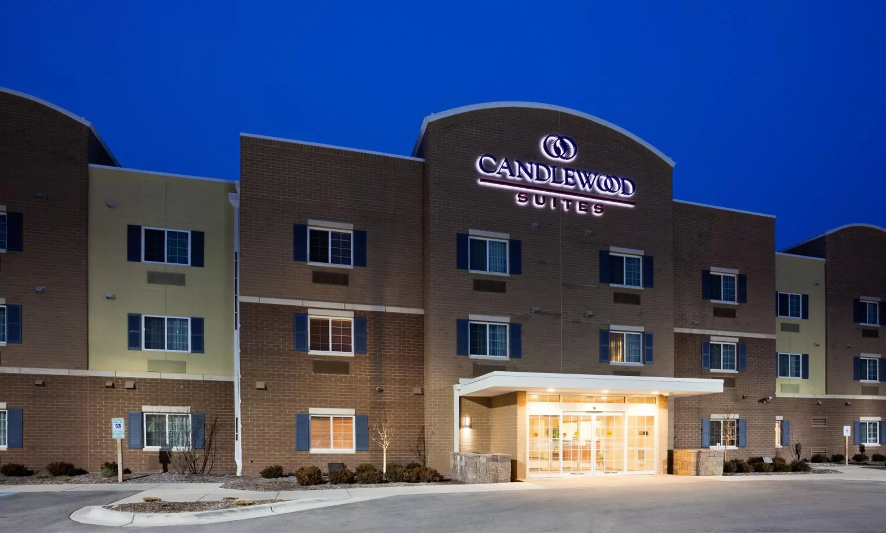 Property Building in Candlewood Suites Milwaukee Airport - Oak Creek, an IHG Hotel
