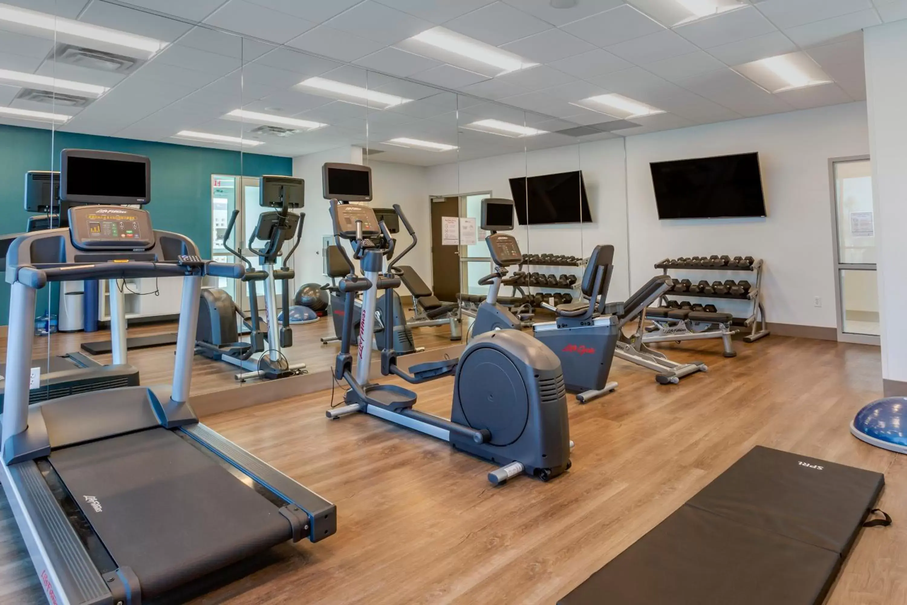 Fitness centre/facilities, Fitness Center/Facilities in Holiday Inn Express & Suites - Phoenix Dwtn - State Capitol, an IHG Hotel