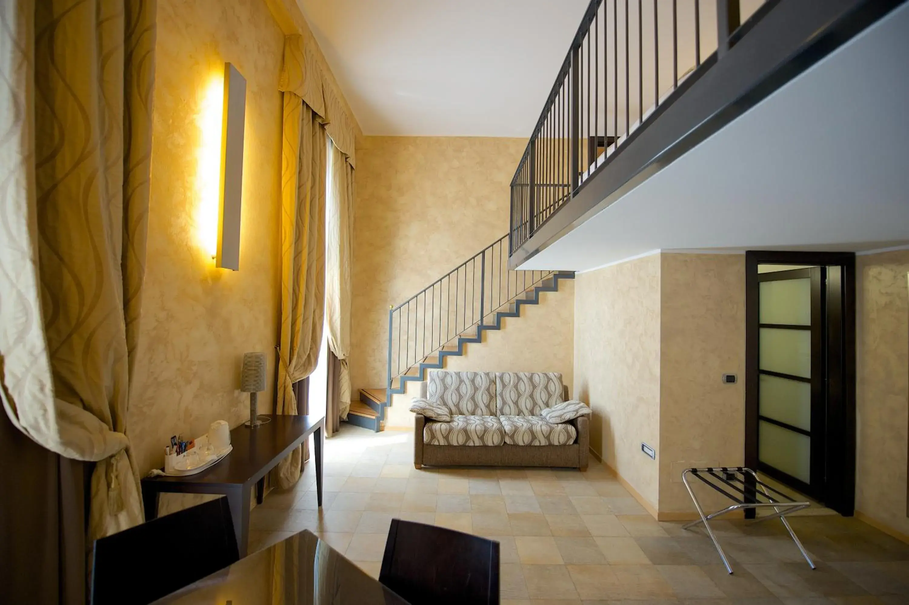 Photo of the whole room, Seating Area in Best Western Crystal Palace Hotel