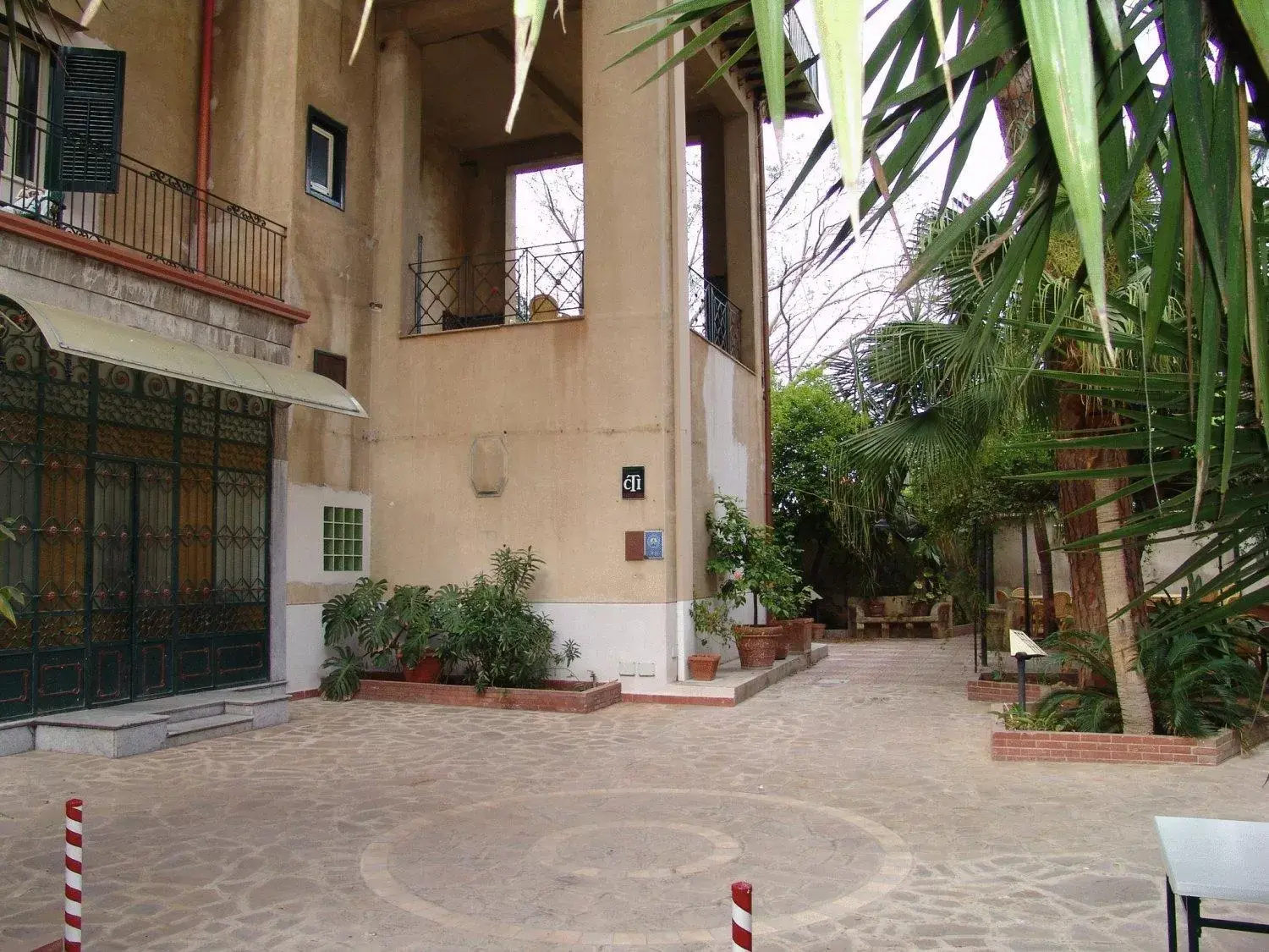 Facade/entrance, Property Building in Hotel Villa Archirafi