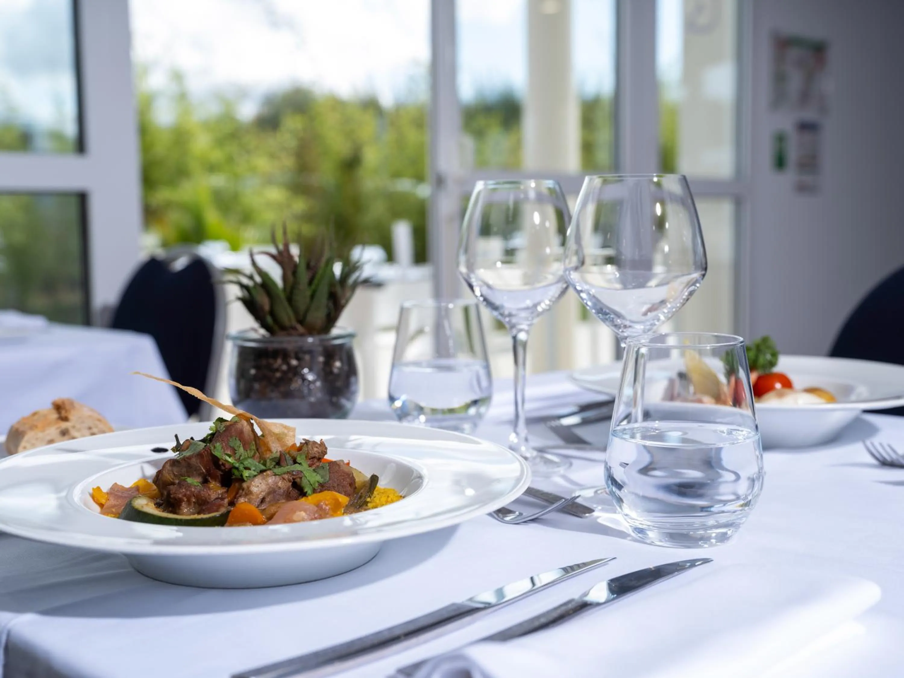 Restaurant/places to eat in Golden Tulip La Baule Hotel and Residence