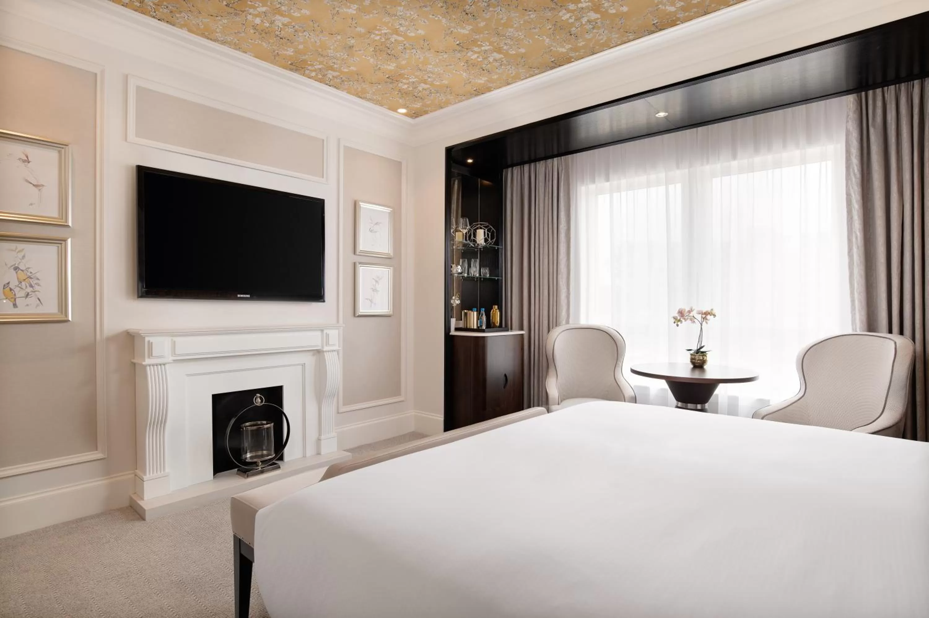 Bedroom, Bed in Fairmont Windsor Park
