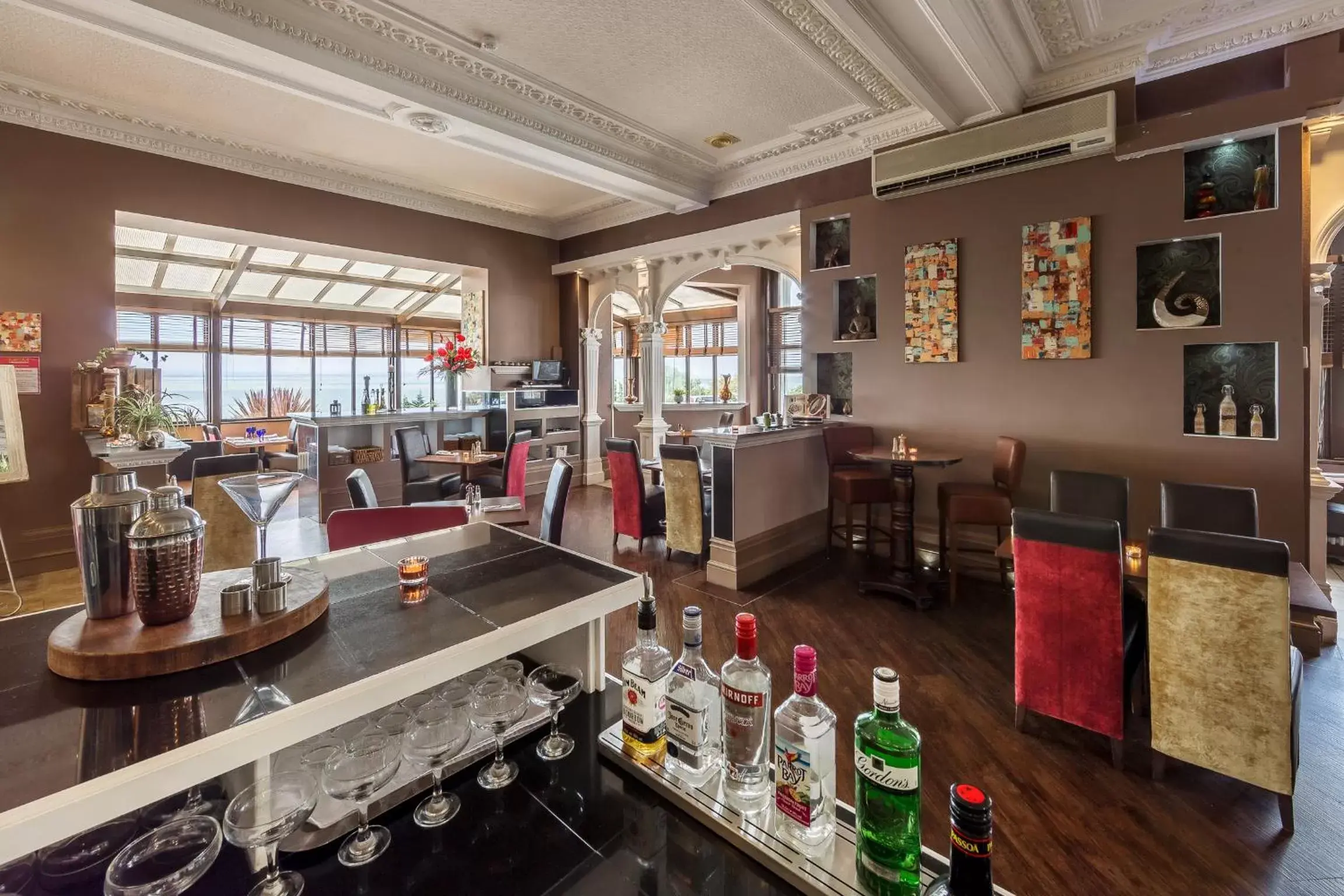 Lounge or bar in Muthu Westcliff Hotel (Near London Southend Airport)