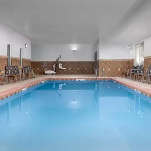 , Swimming Pool in Country Inn & Suites by Radisson, Gainesville, FL