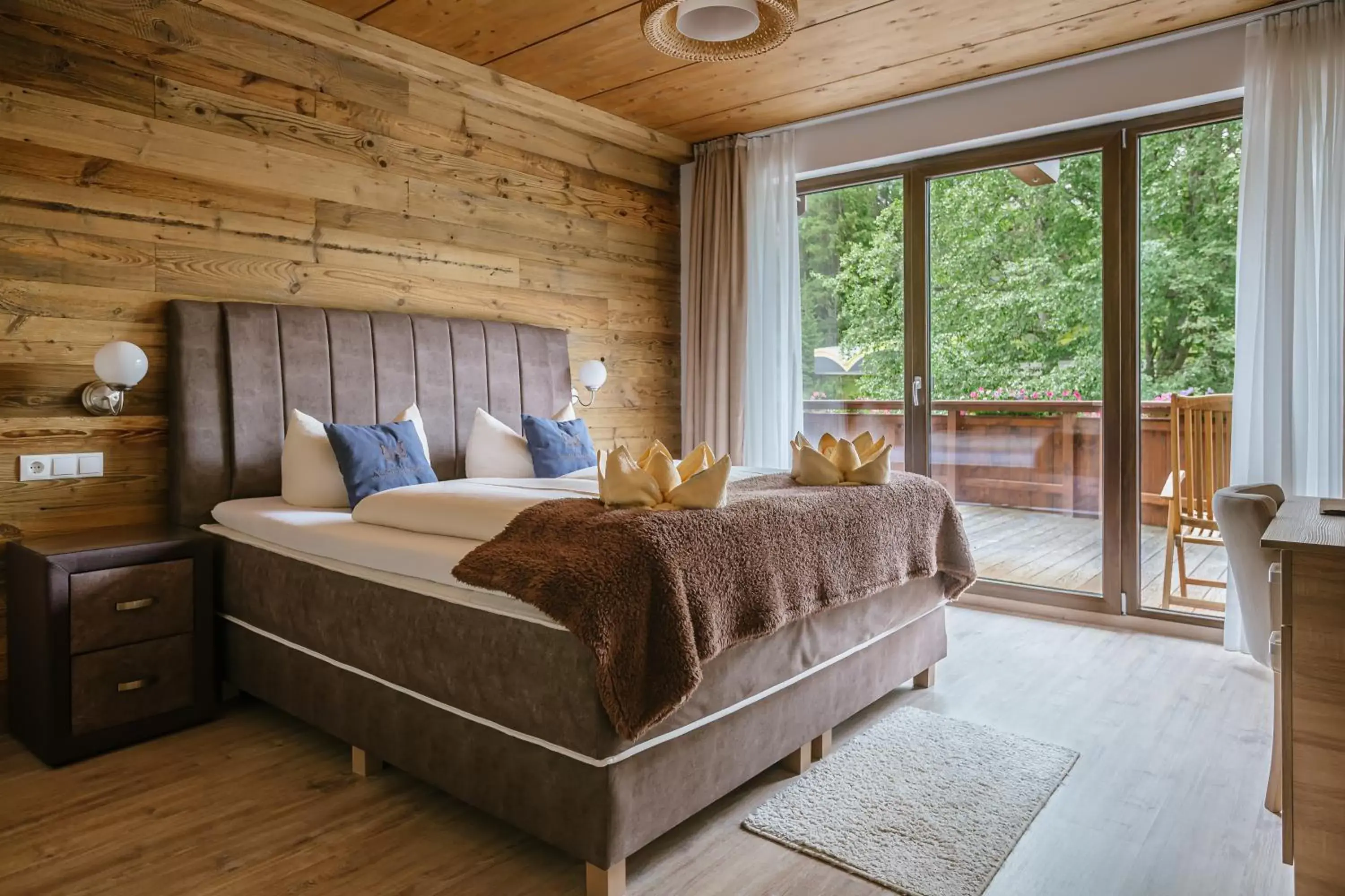 Bed in Hotel Alpennest