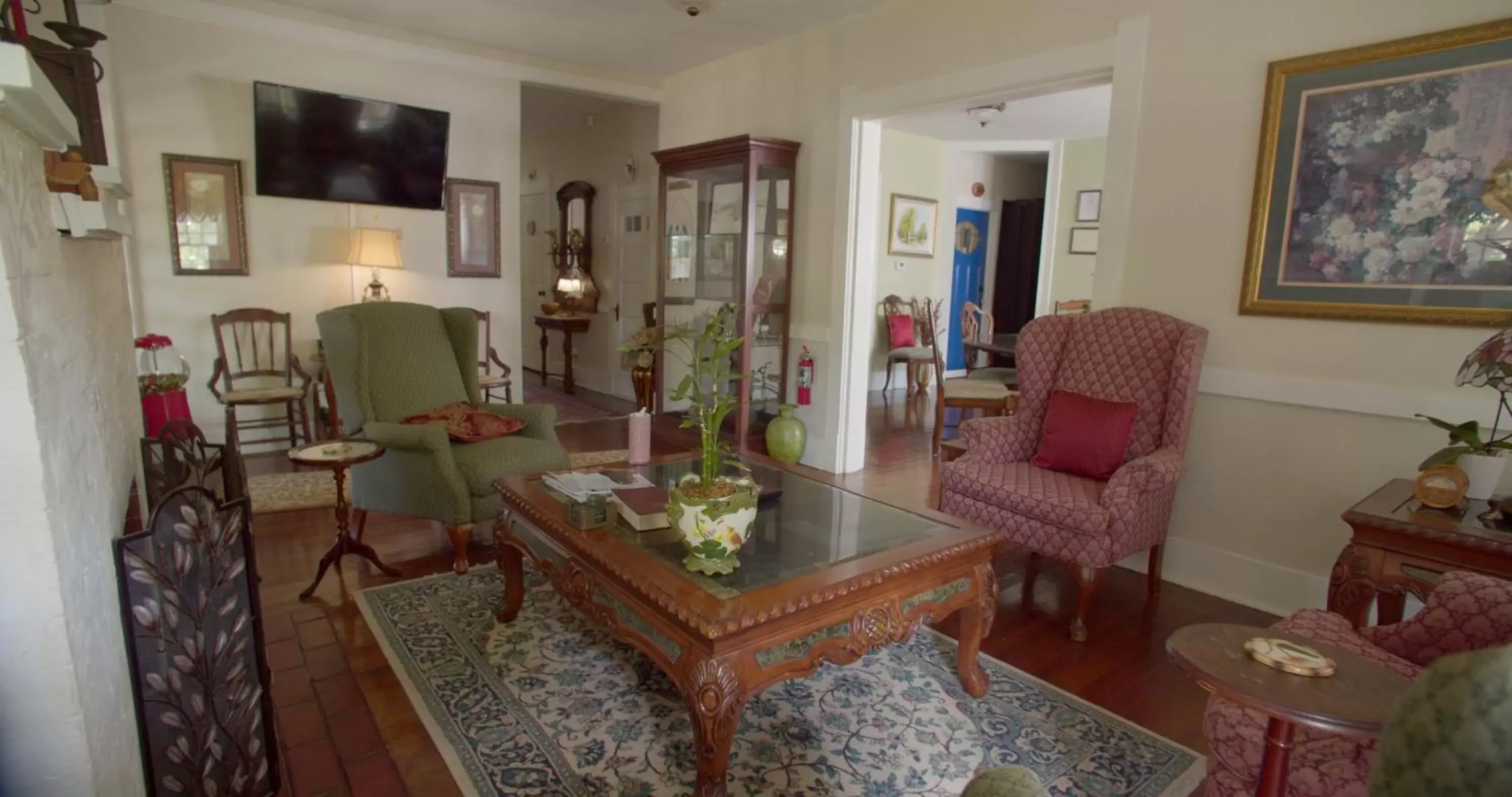 Living room, Seating Area in Granbury Gardens Bed and Breakfast