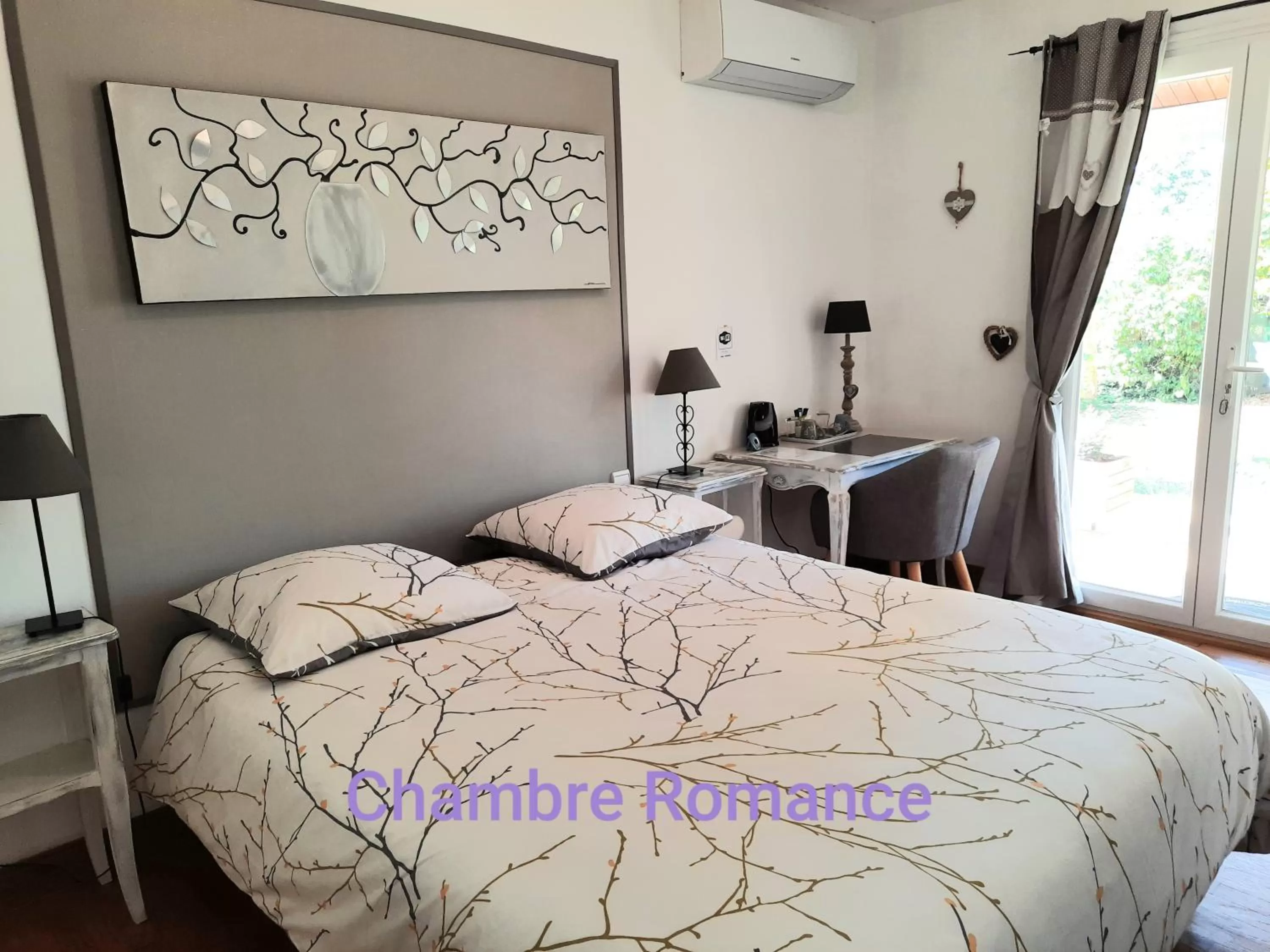 Bedroom in Chez Isa et Dens