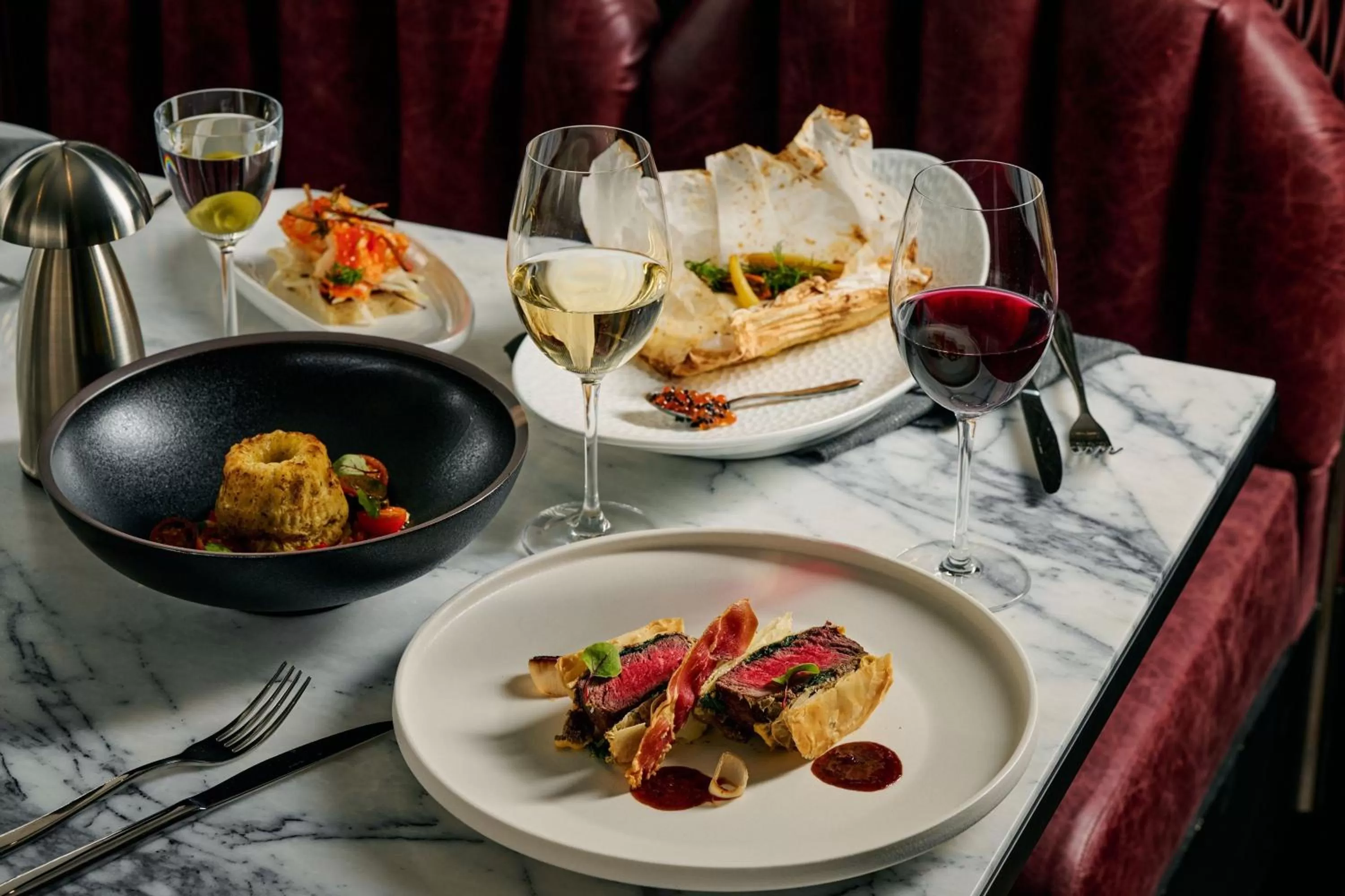 Lounge or bar in Le Meridien Melbourne