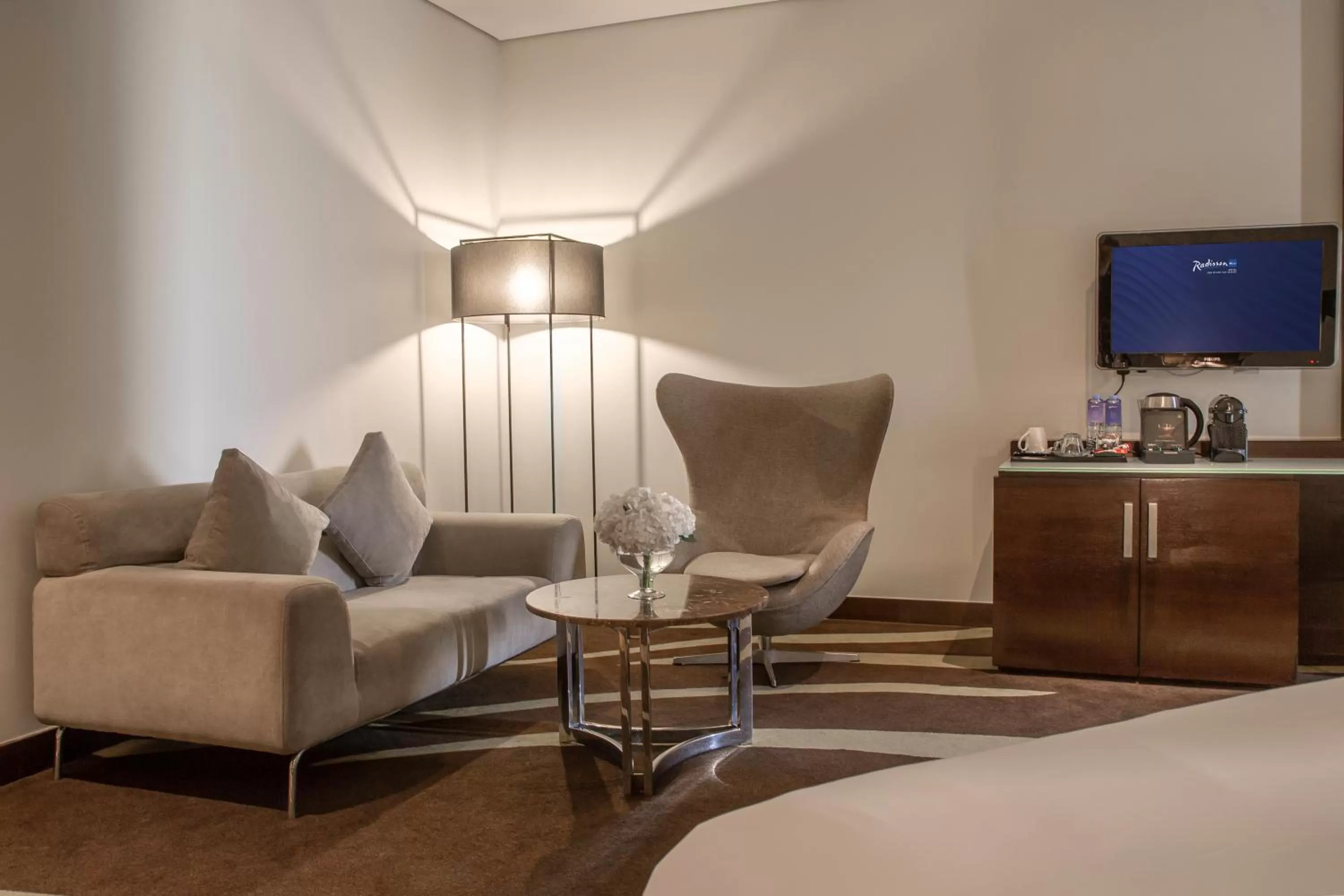 Area and facilities, Bed in Radisson Blu Hotel, Abu Dhabi Yas Island