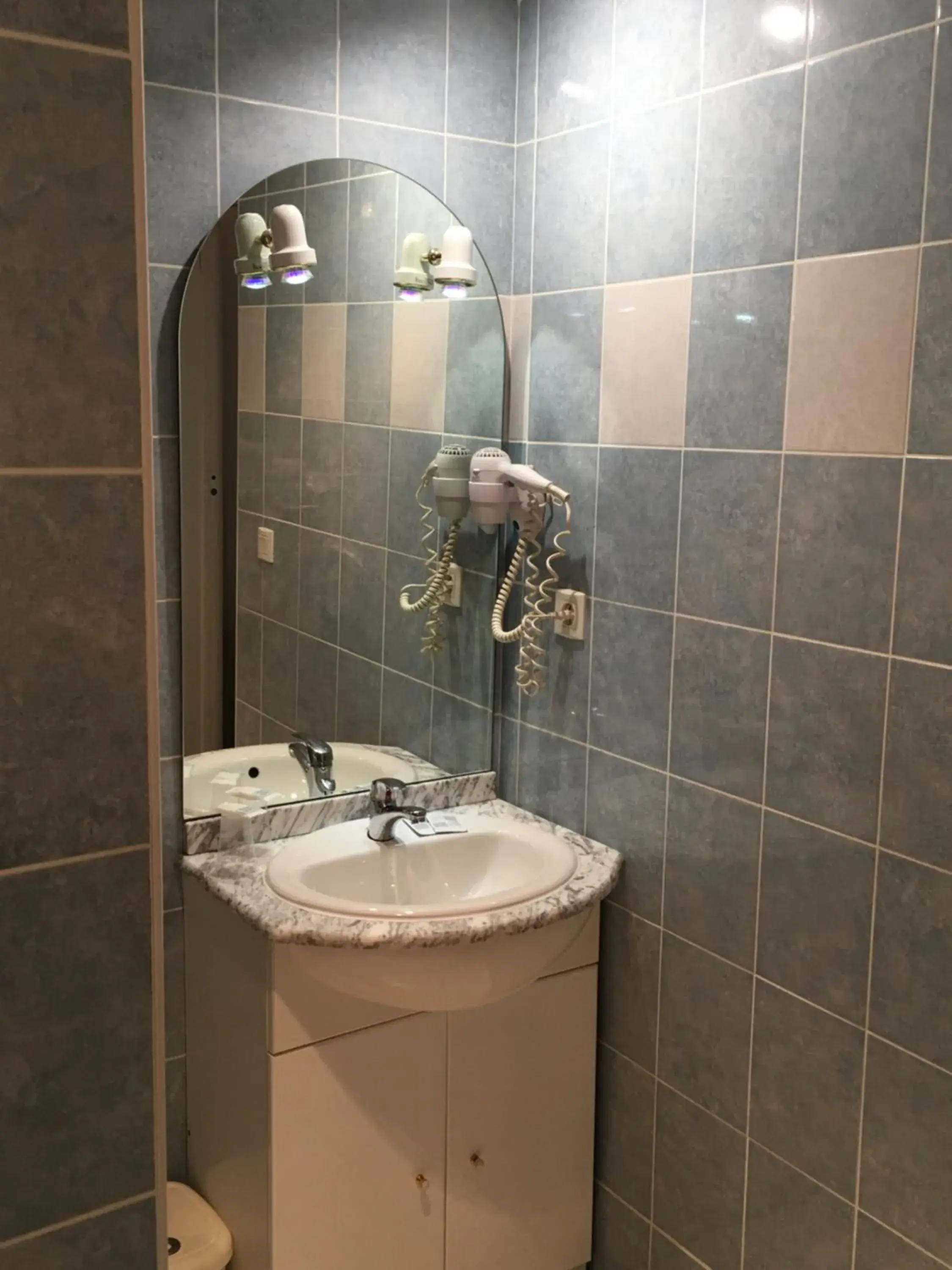 Bathroom in Hôtel Océan