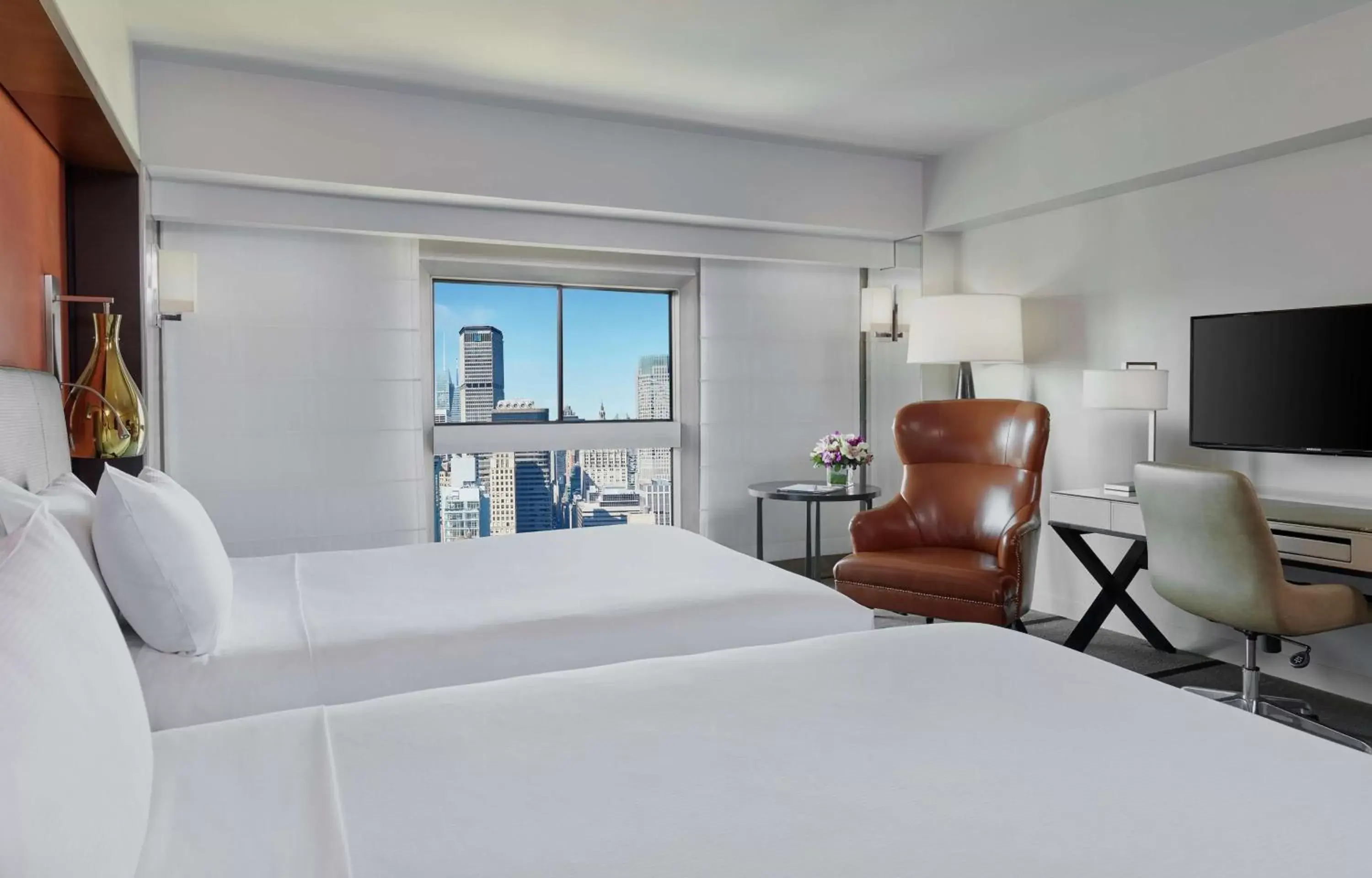 Bedroom in Millennium Hilton New York One UN Plaza