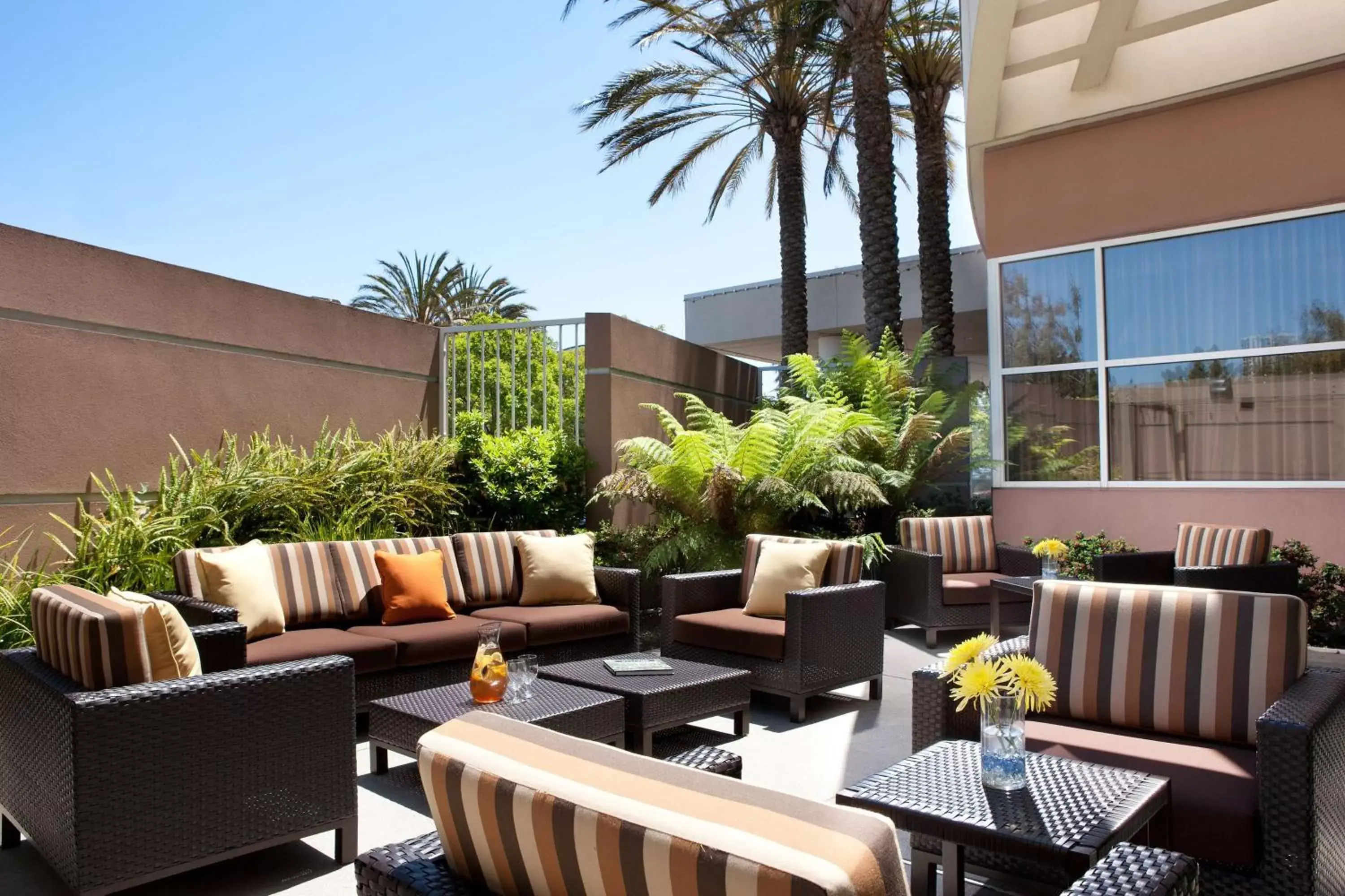 Patio in Sonesta Emeryville San Francisco Bay Bridge