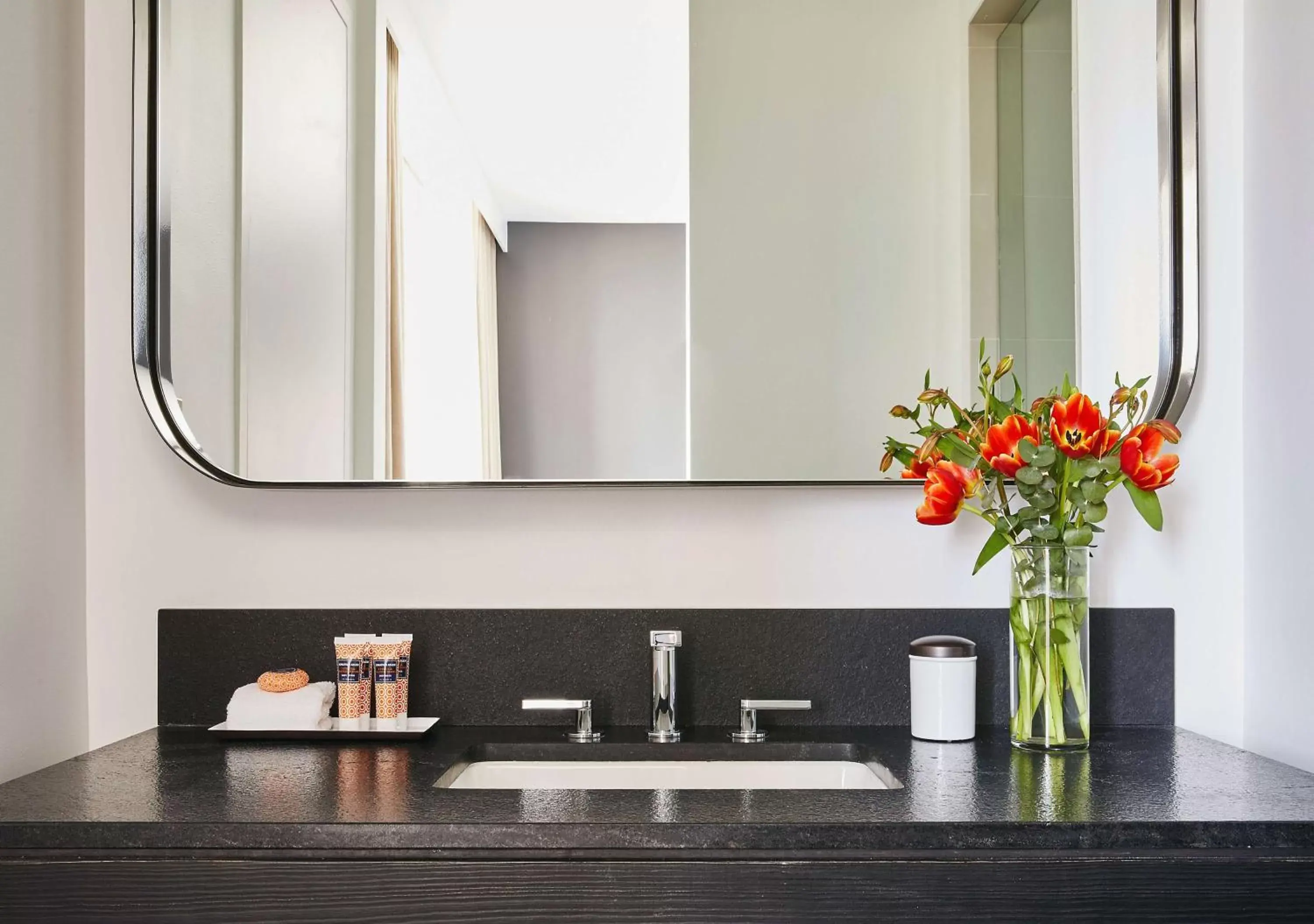 Bathroom in Hotel Kabuki, part of JdV by Hyatt