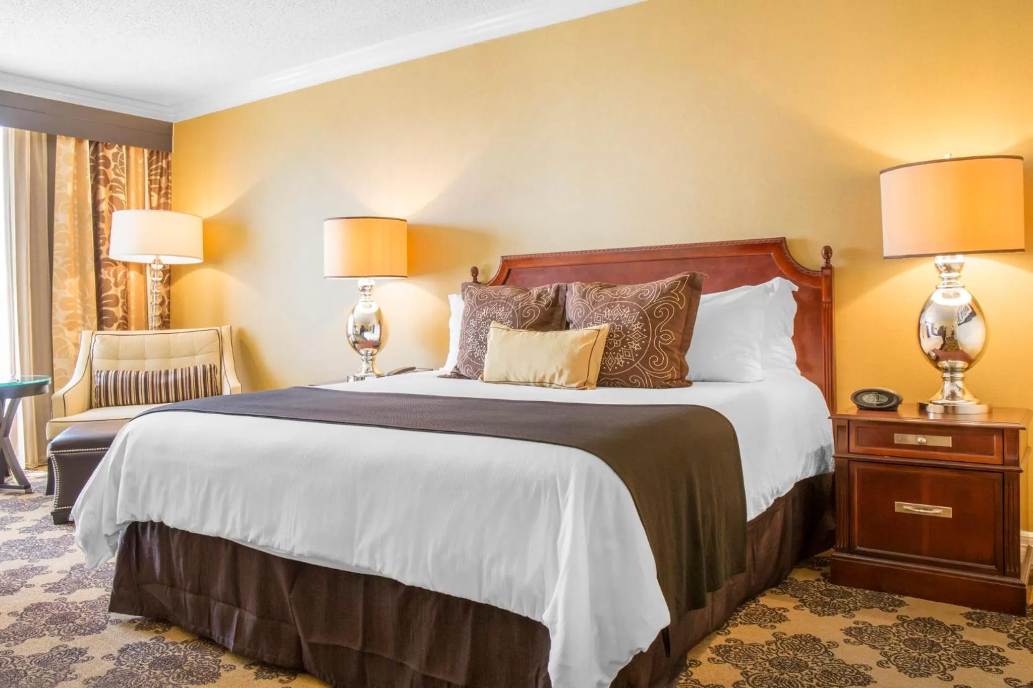 Bed in Omni Houston Hotel