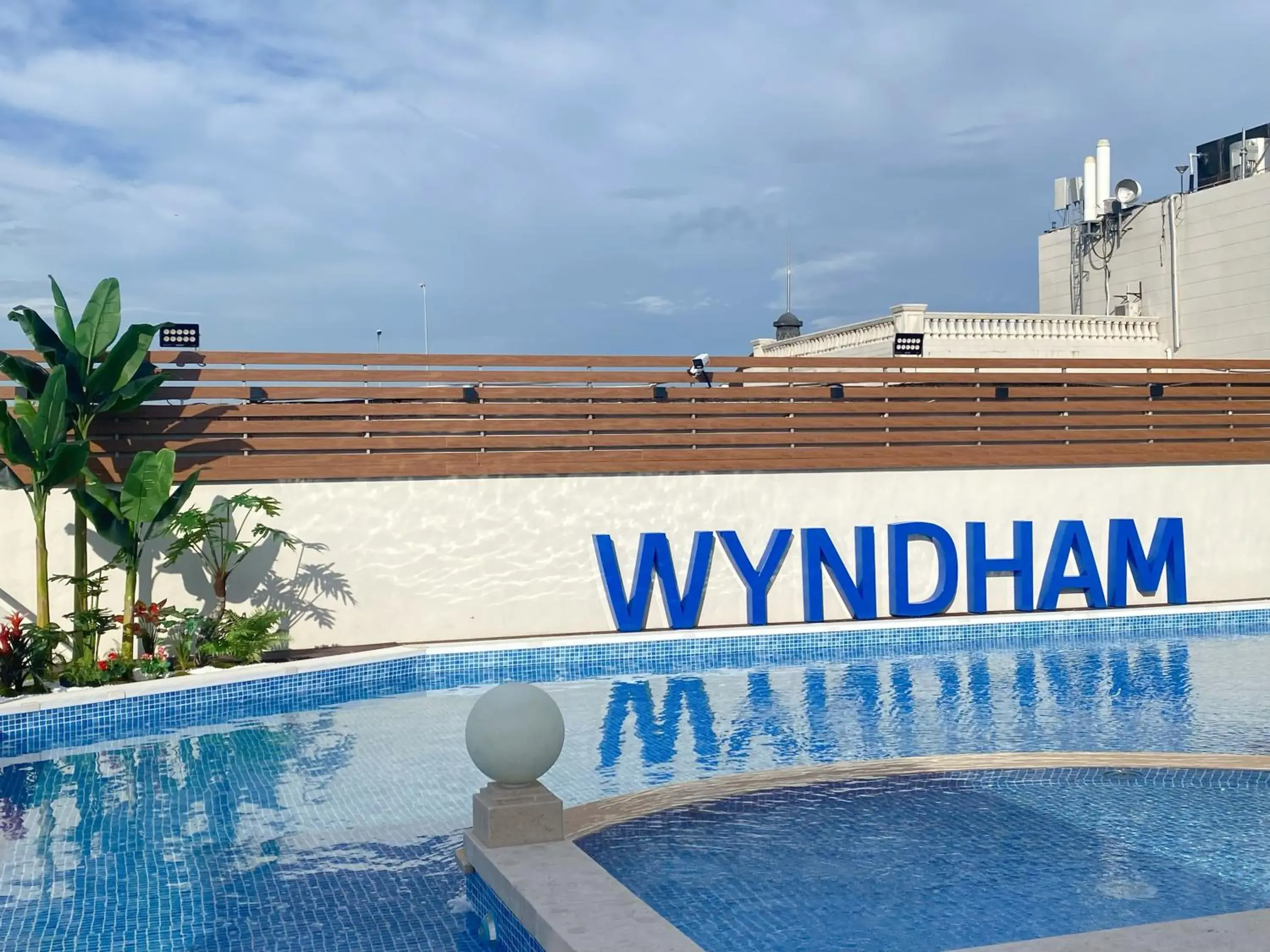 Swimming pool in Wyndham Shanghai Hongqiao-Near NECC Swimming pool in Wyndham Shanghai Hongqiao-Near NECC
