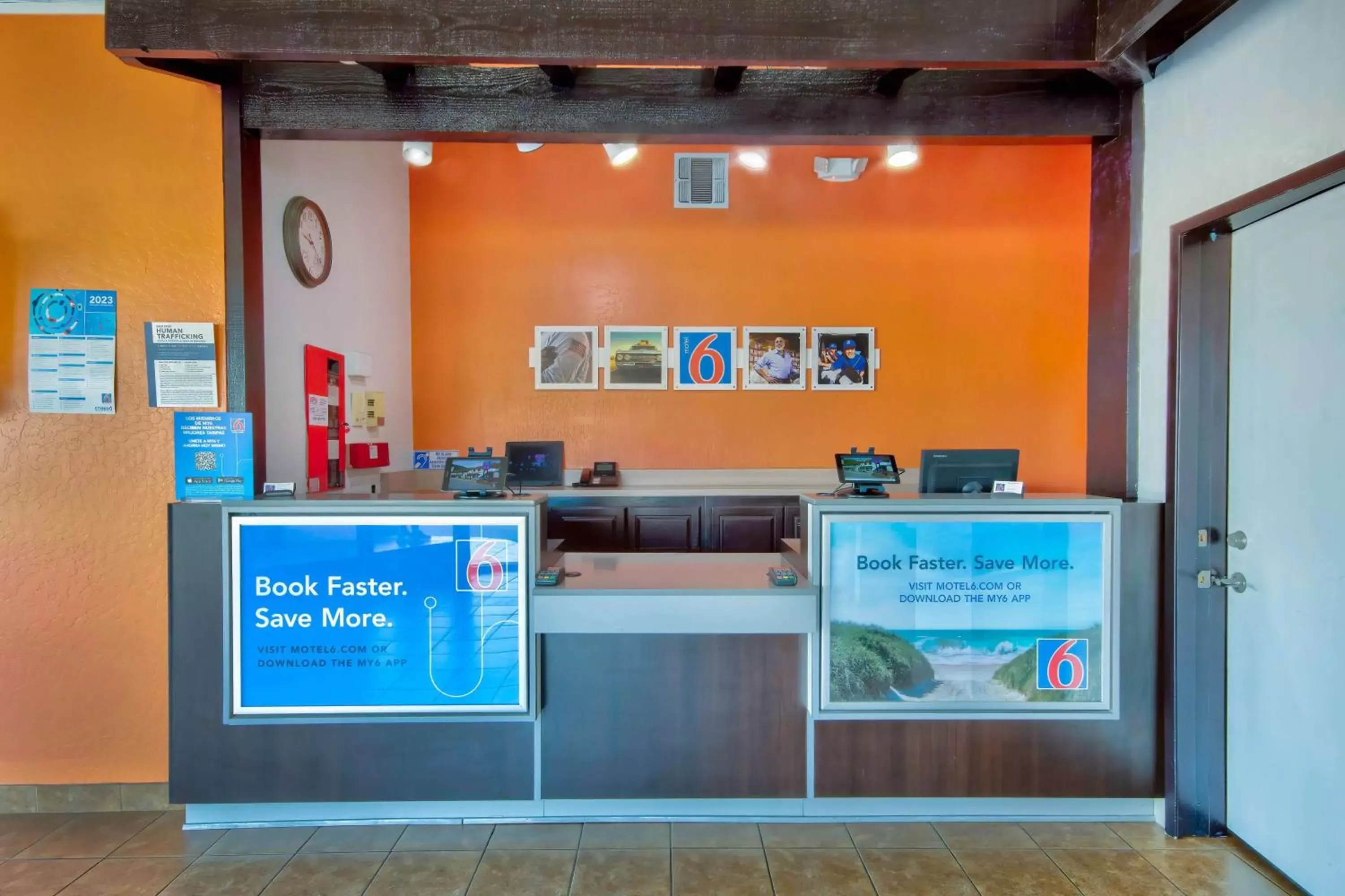 Lobby or reception, Lobby/Reception in Motel 6-Santa Nella, CA - Los Banos