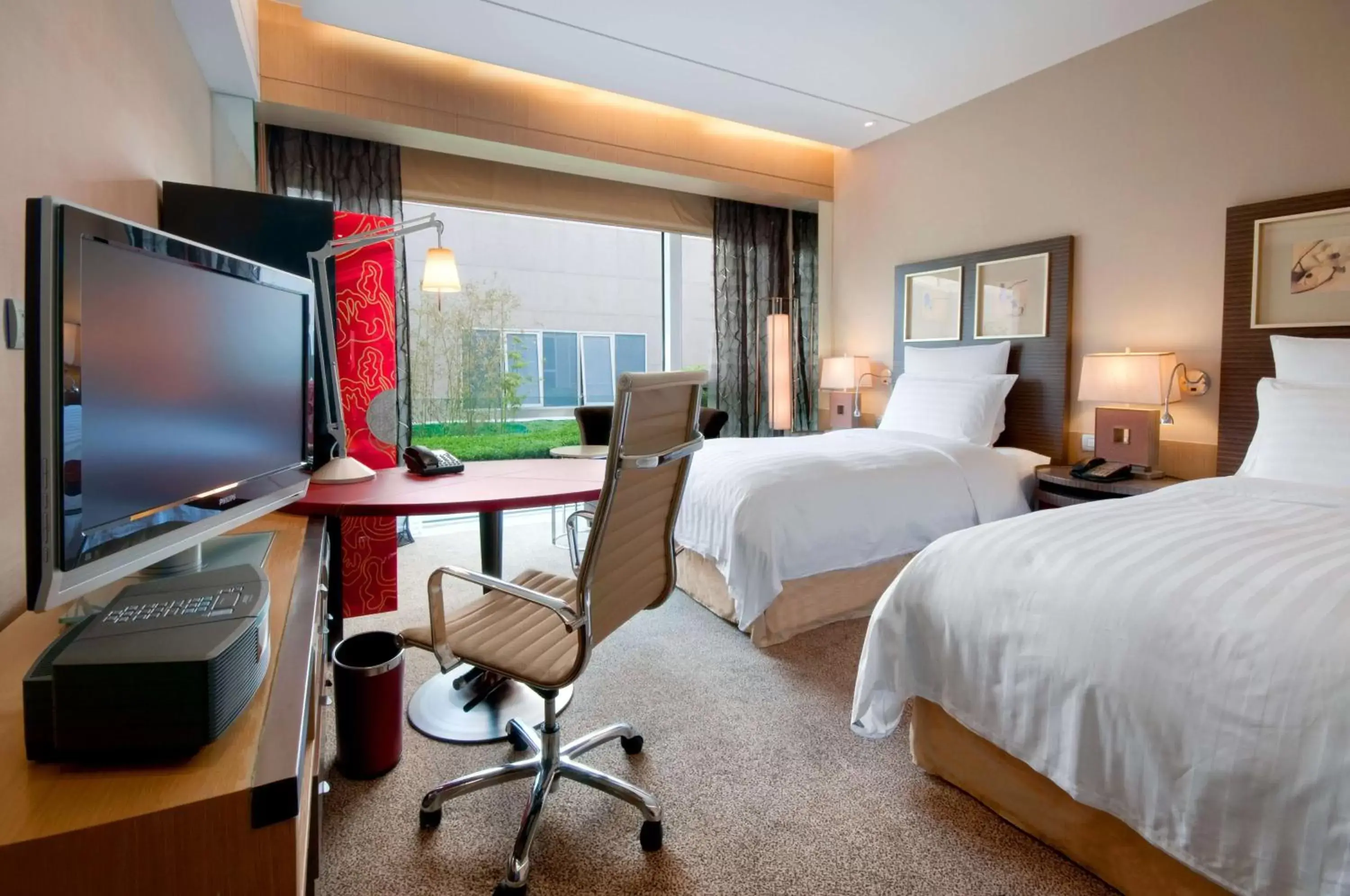 Bedroom, TV/Entertainment Center in Hilton Beijing Hotel