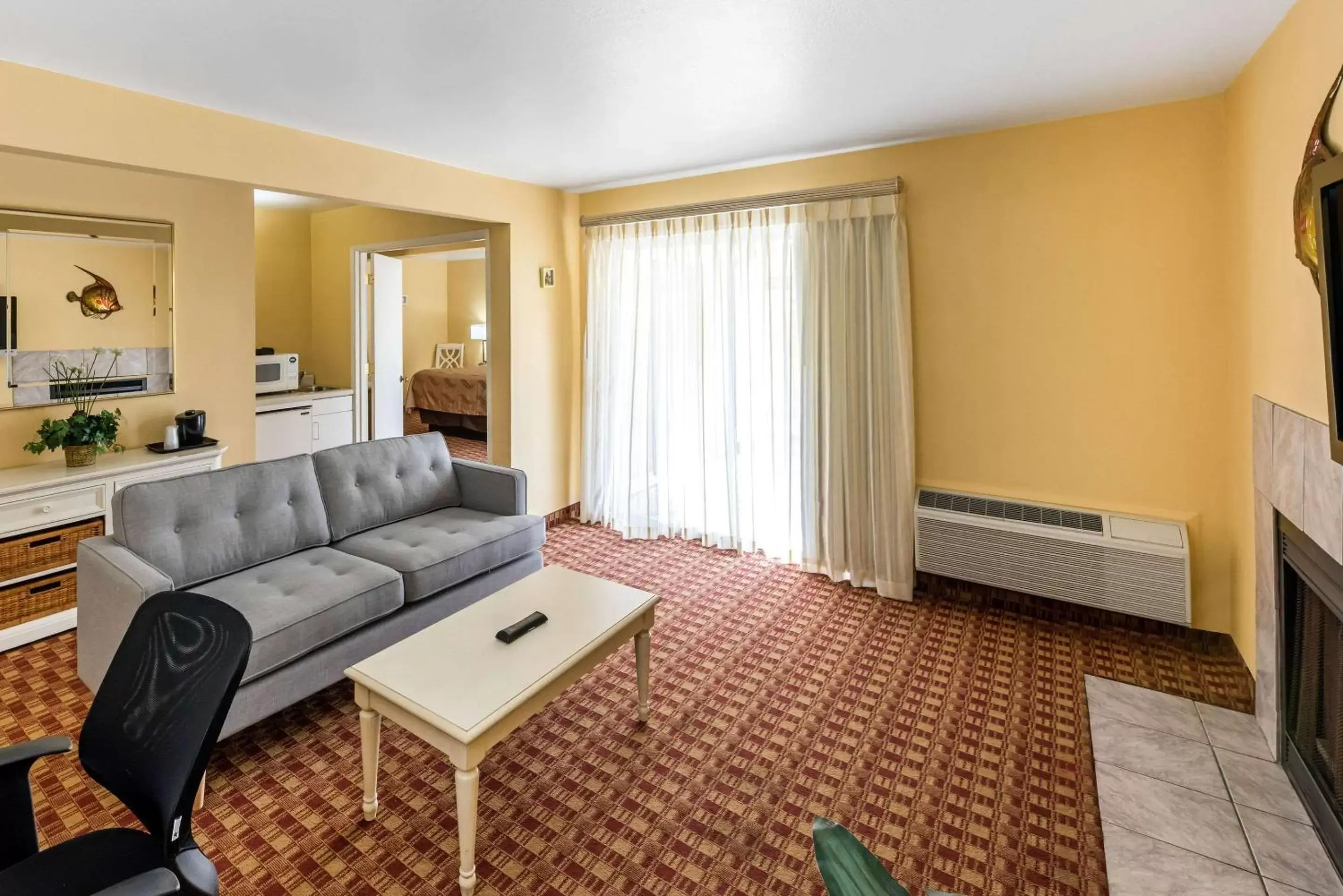 Photo of the whole room, Seating Area in Quality Inn & Suites Capitola