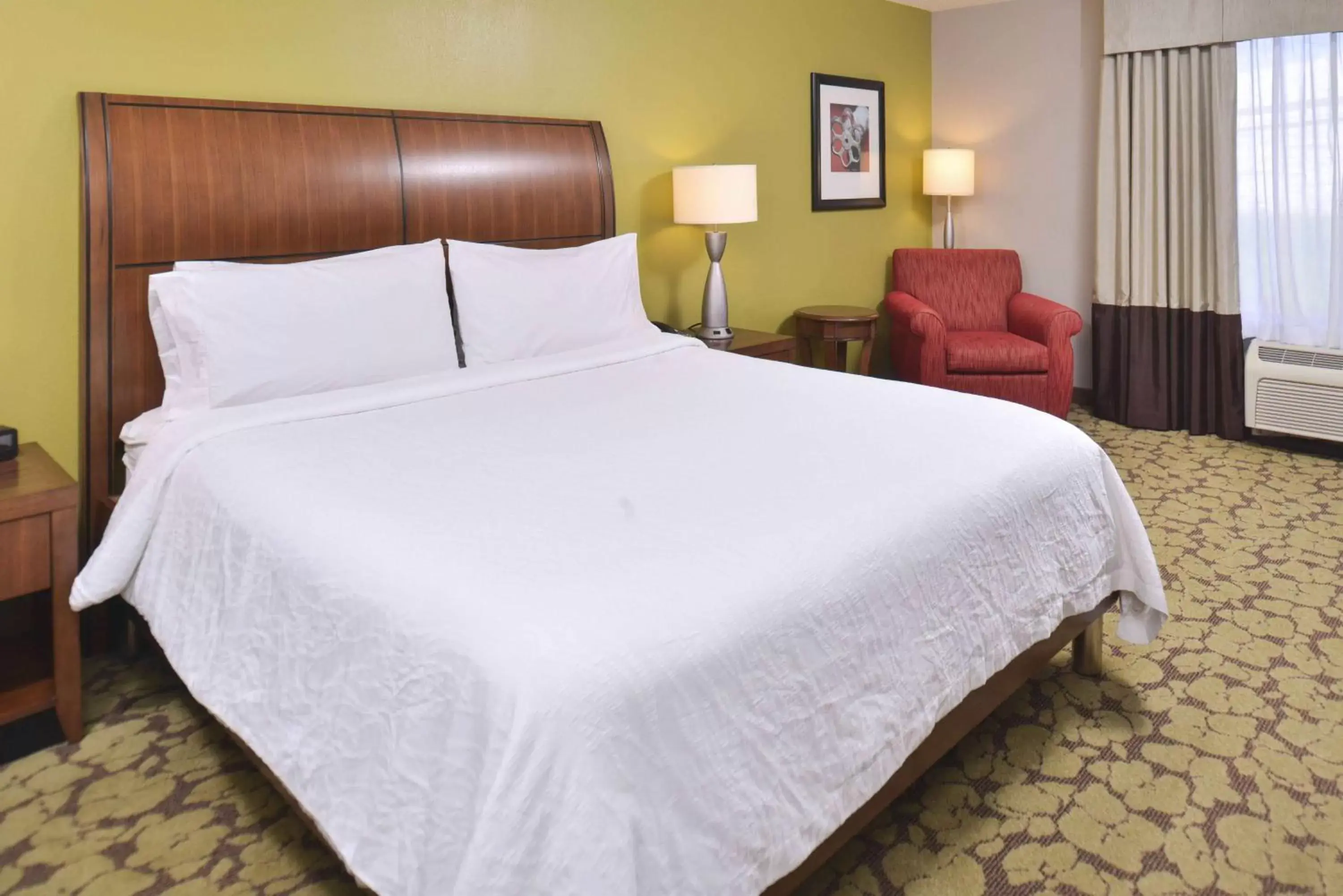 Bed in Hilton Garden Inn Indianapolis/Carmel