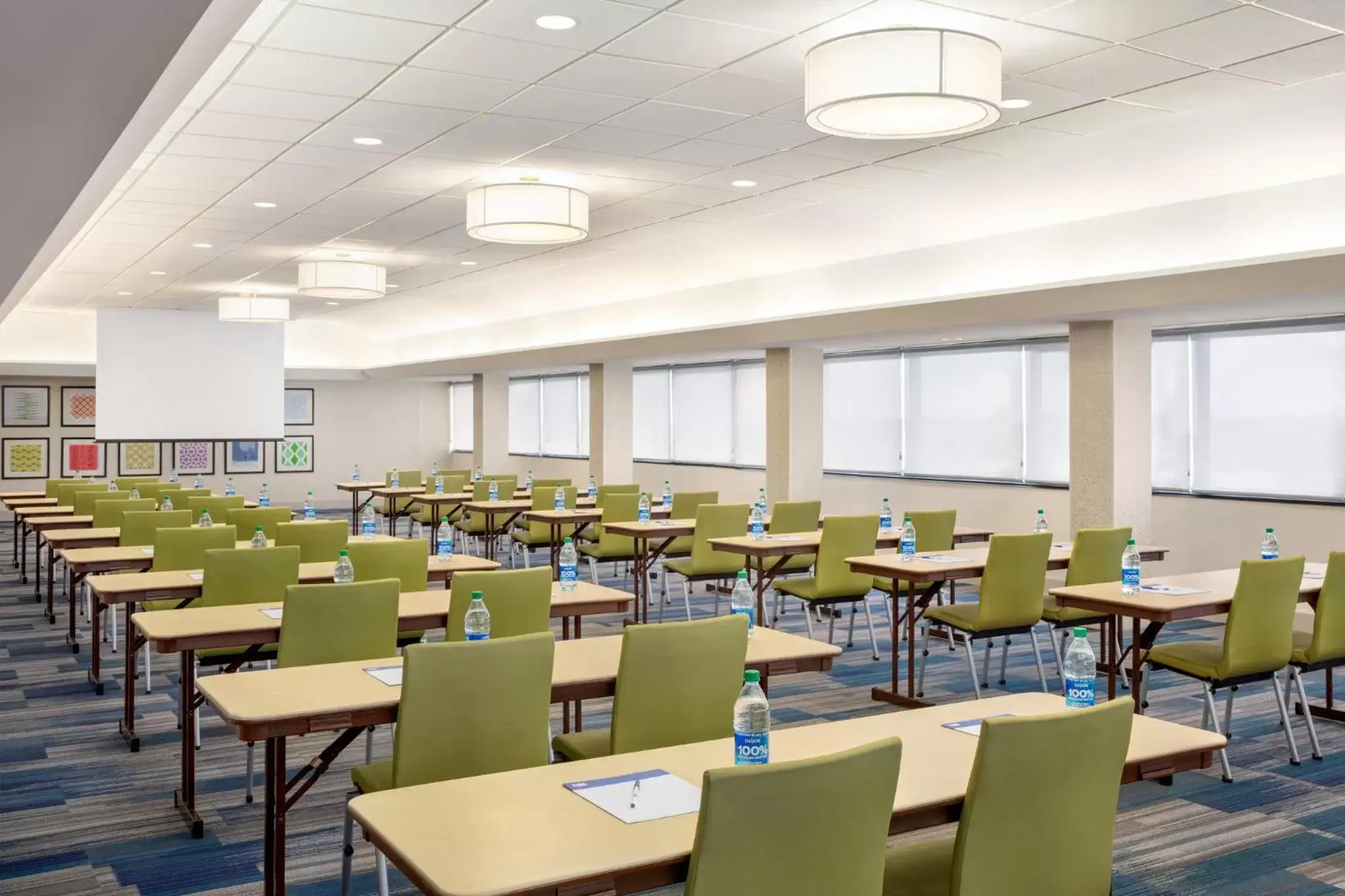 Meeting/conference room, Restaurant/Places to Eat in Holiday Inn Express - San Antonio Airport, an IHG Hotel