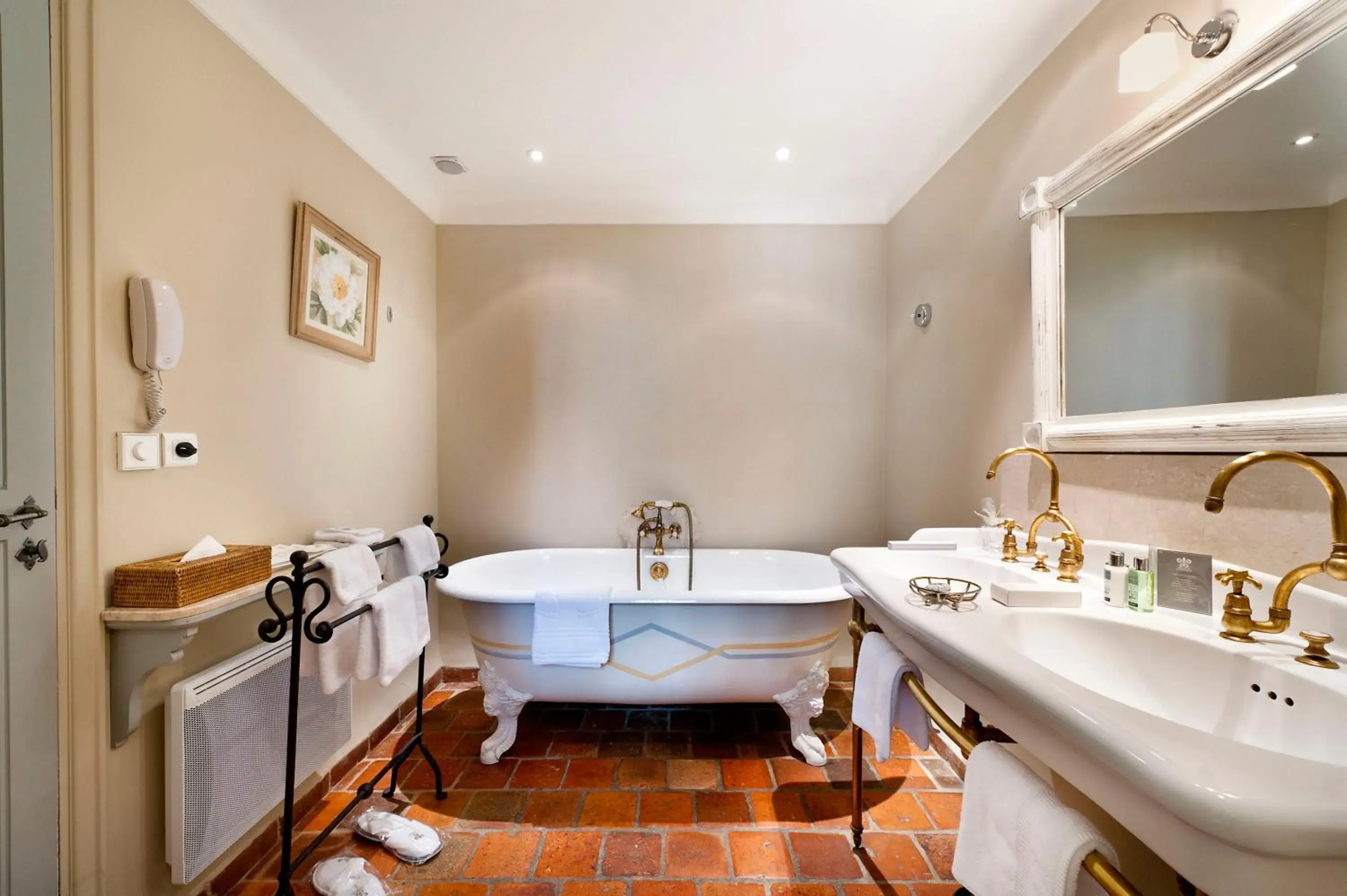 Shower, Bathroom in Bastide Saint Antoine - Relais & Châteaux