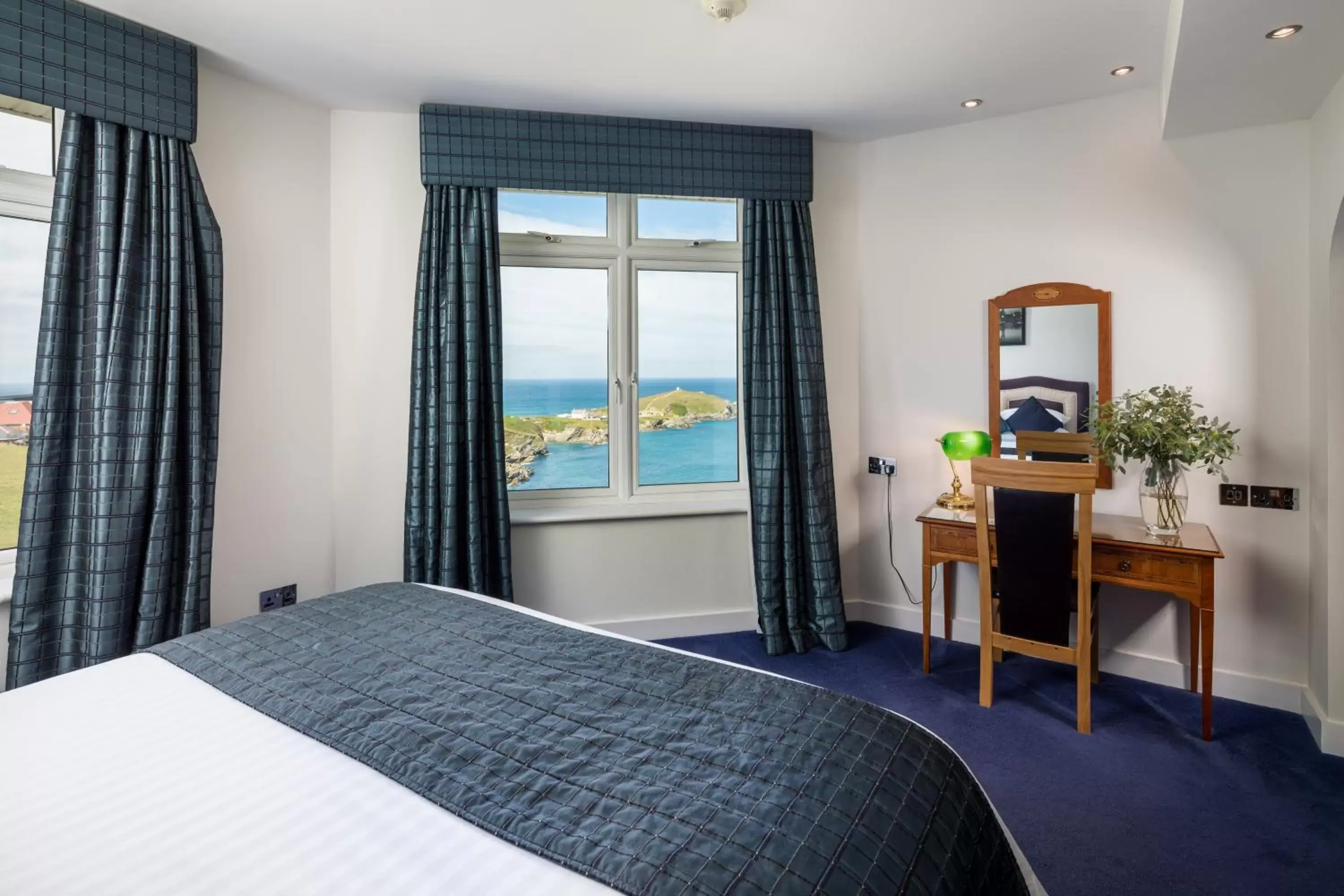 Bedroom, Bed in Atlantic Hotel Newquay