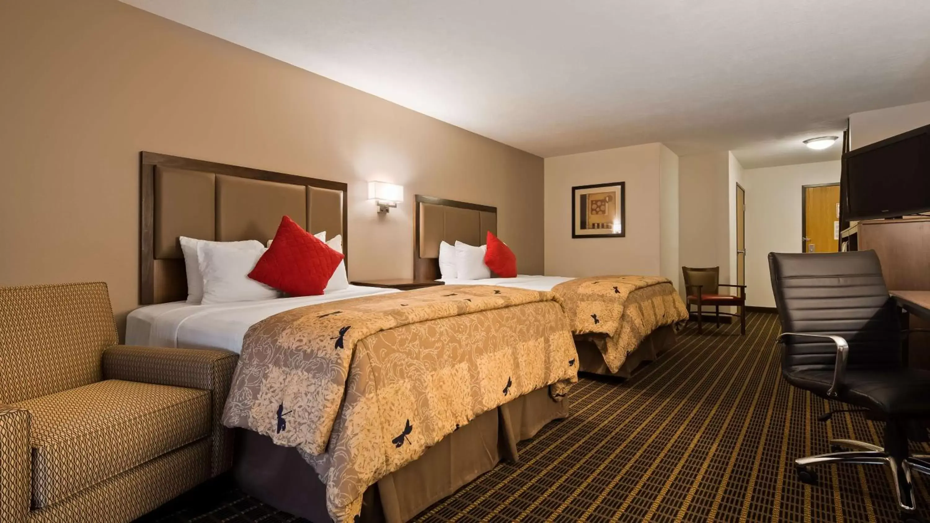 Photo of the whole room, Bed in Best Western Plus Eagleridge Inn & Suites