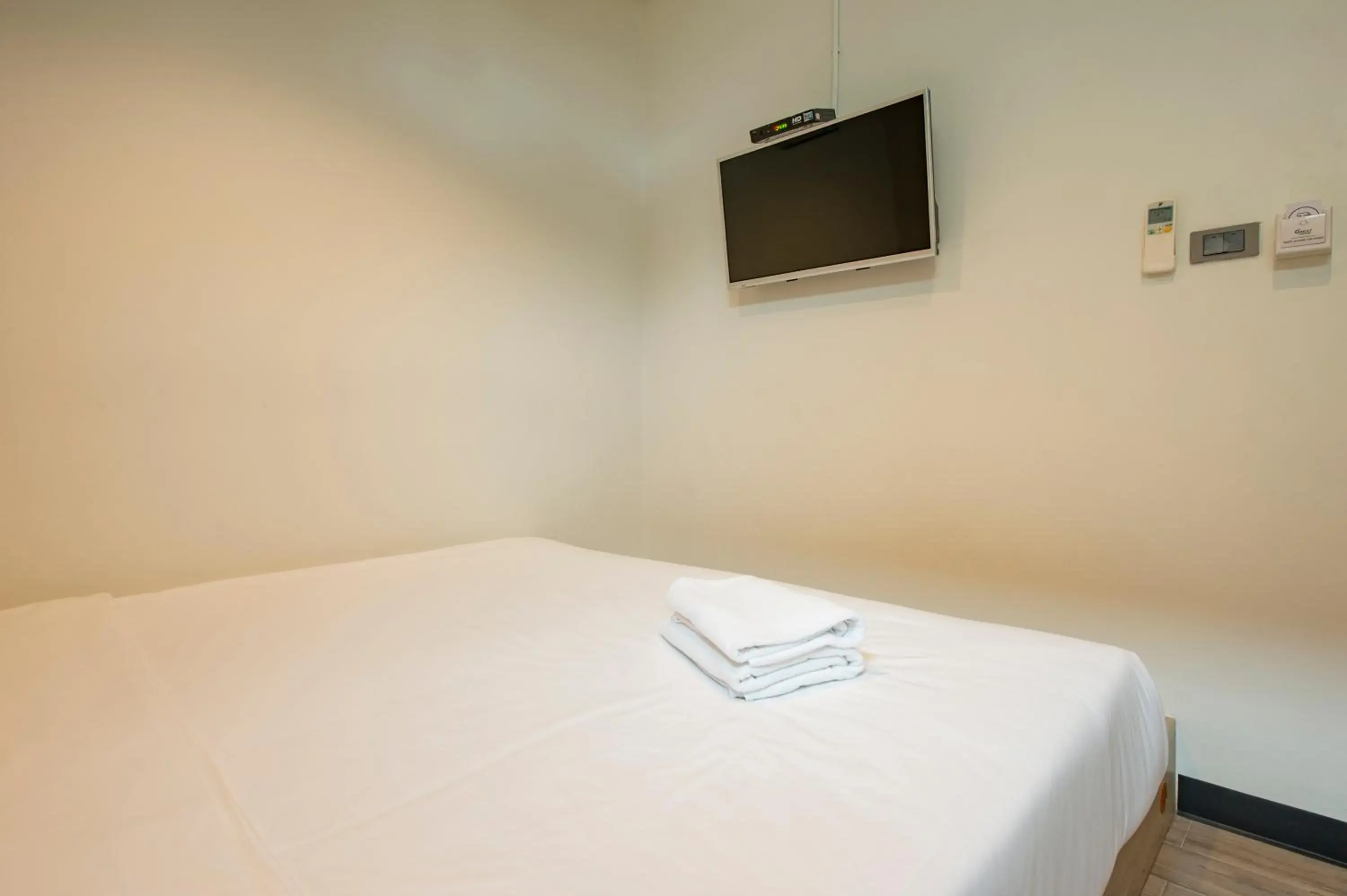 Bedroom, TV/Entertainment Center in T Hostel Victory Monument