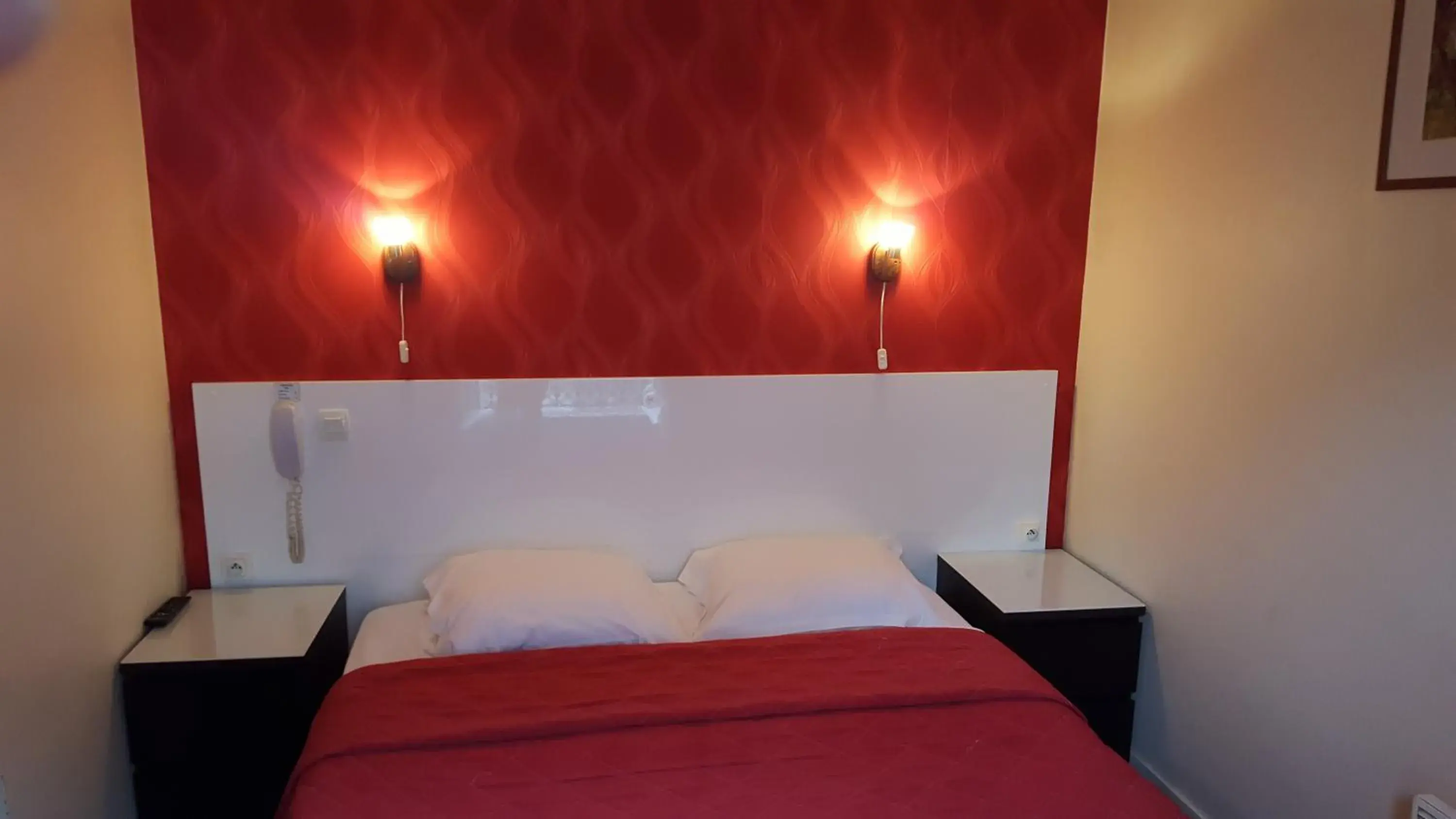 Bedroom, Bed in Hôtel Média