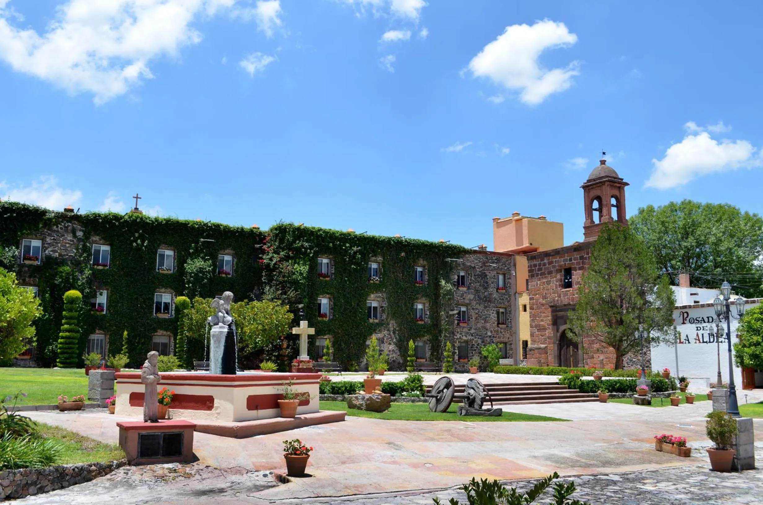 Facade/entrance in Posada de la Aldea
