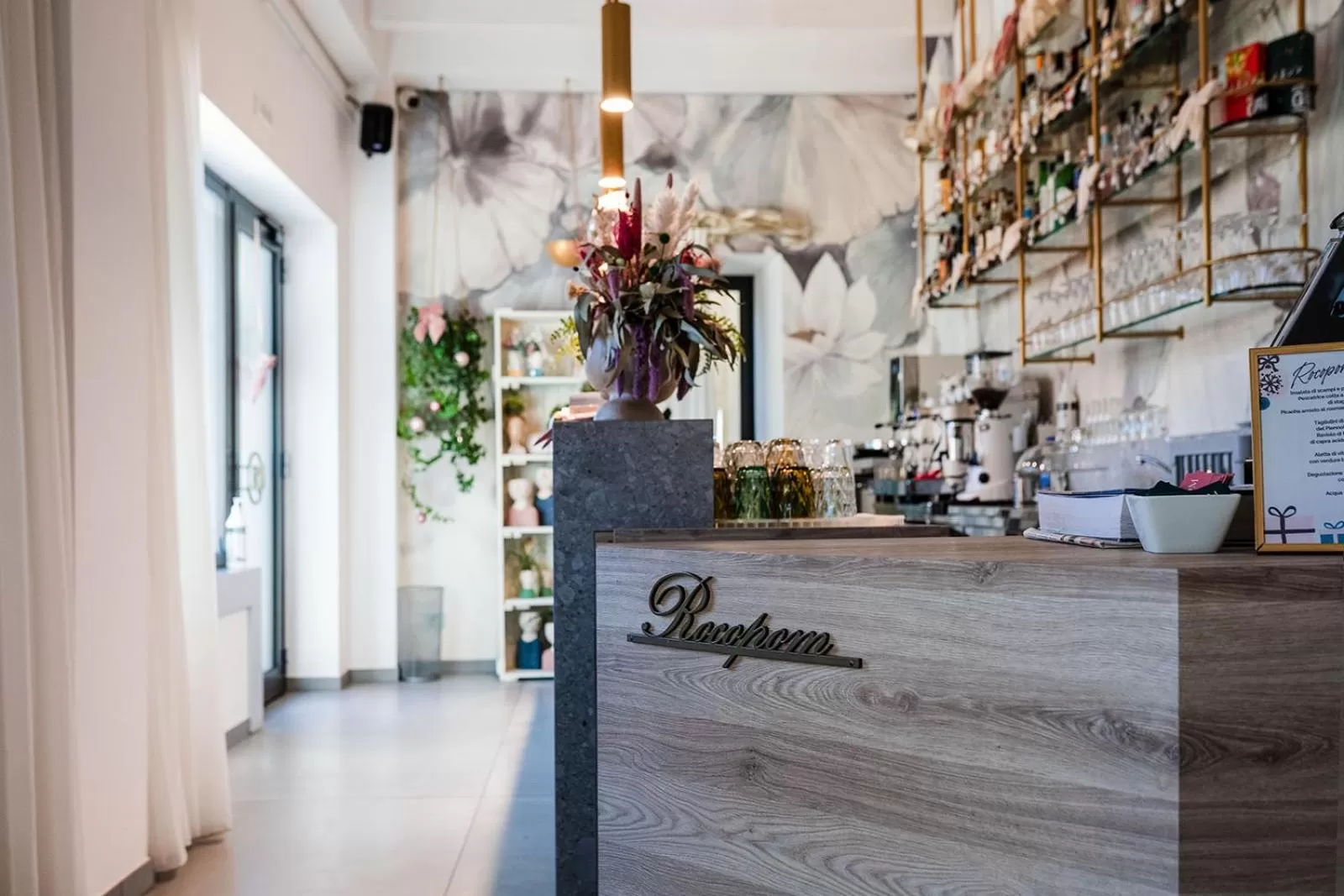 Lounge or bar in LUXURY SUITES ROCOPOM - Lake Front