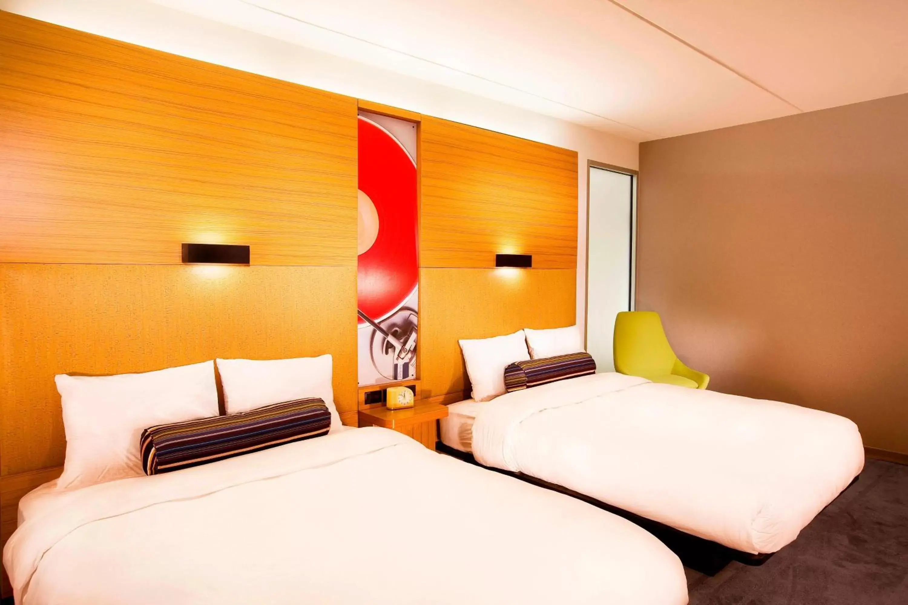 Photo of the whole room, Bed in Aloft Mount Laurel