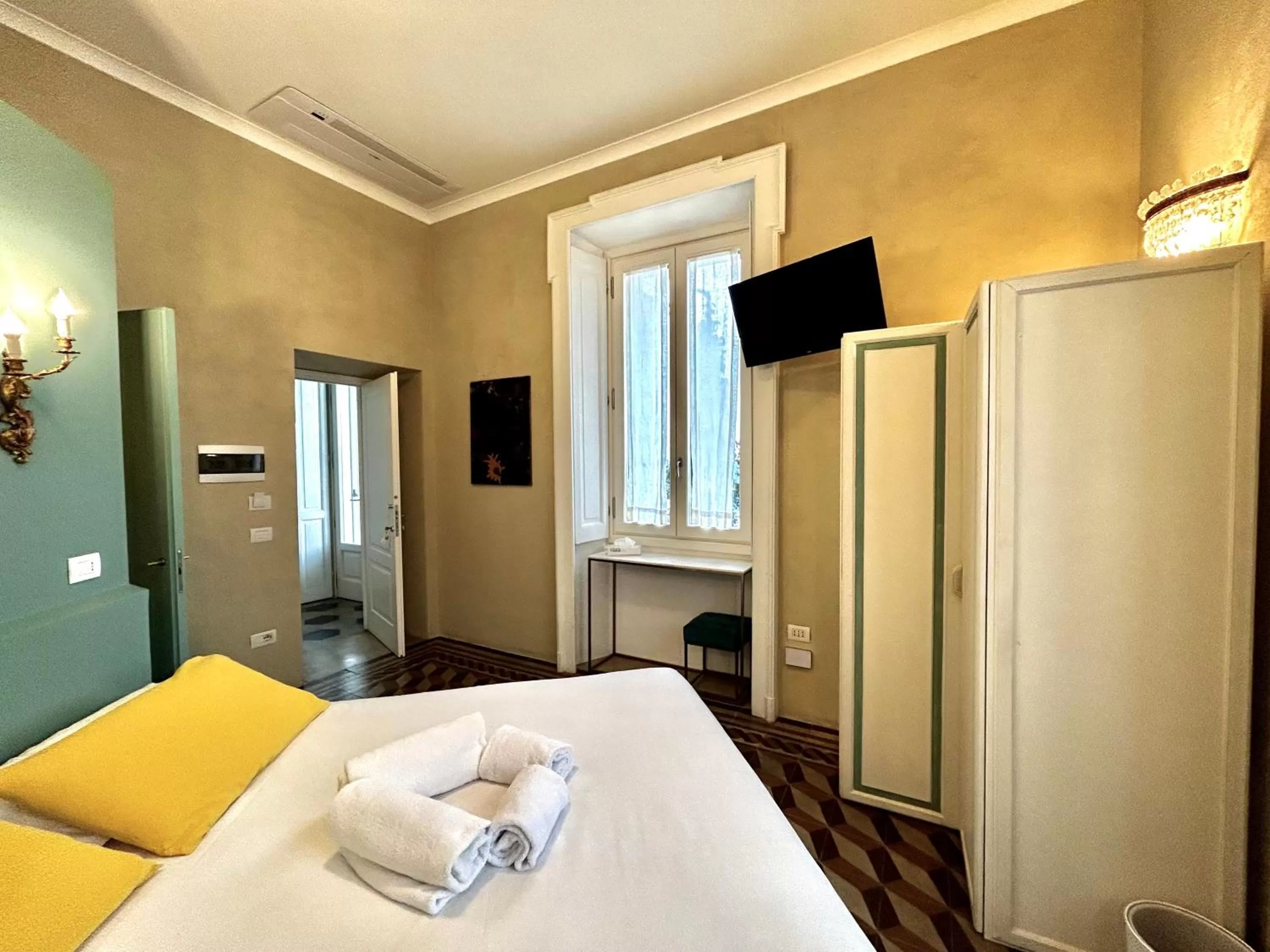 Bed in White Lilac Romantic B&B - Adults only