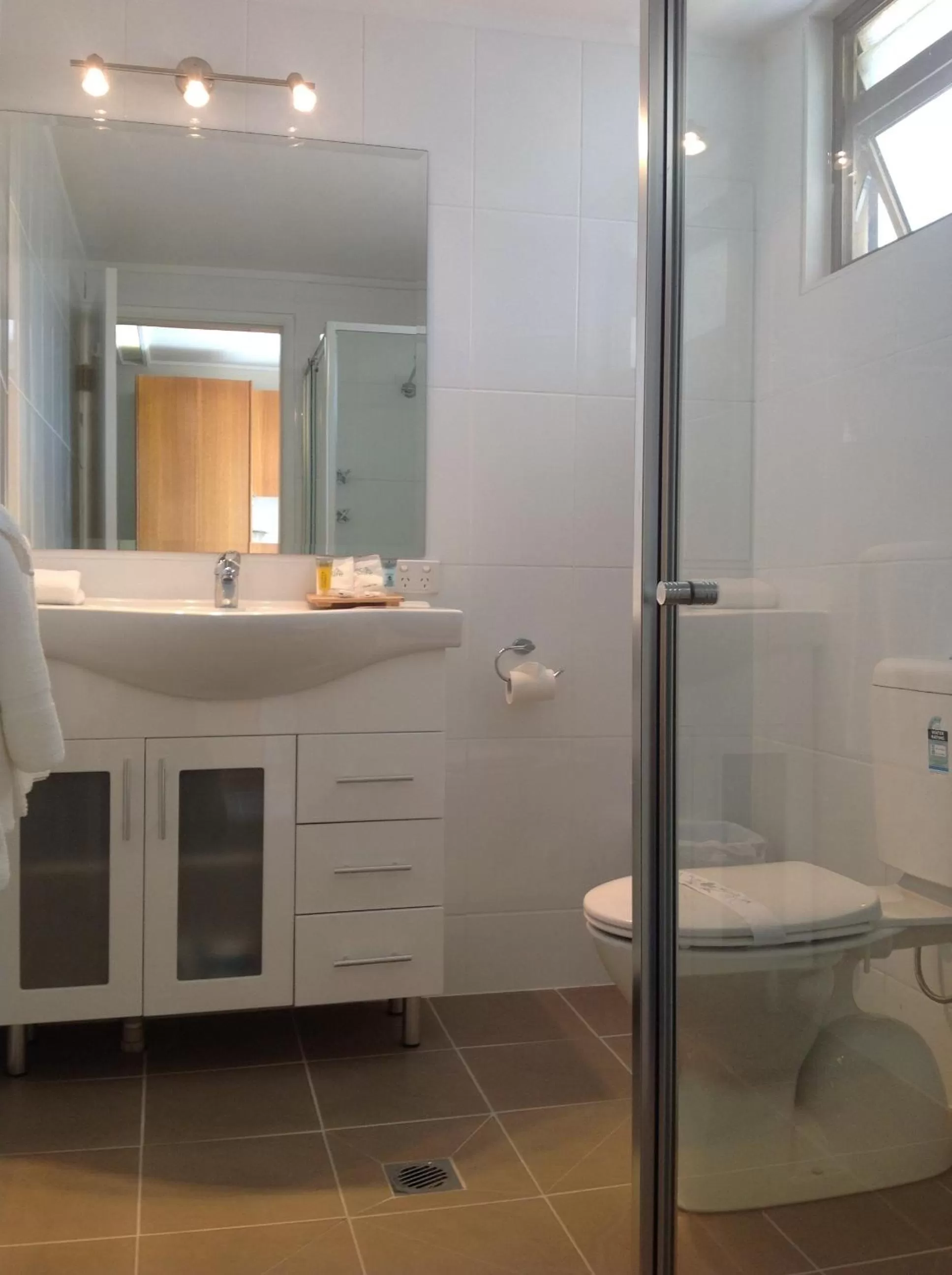 Bathroom in Quality Inn Dubbo International