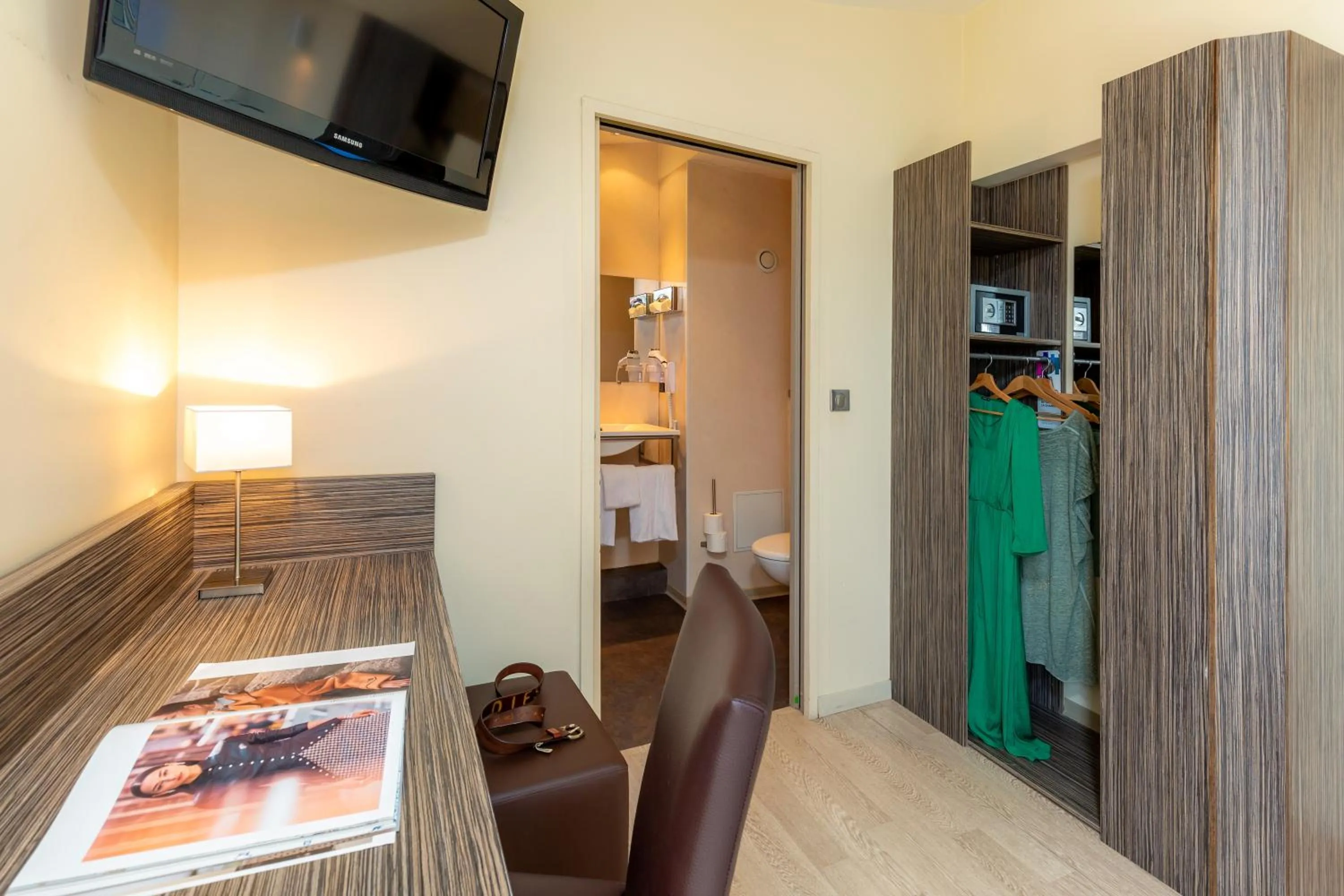 TV and multimedia in Hotel Terminus Saint-Charles