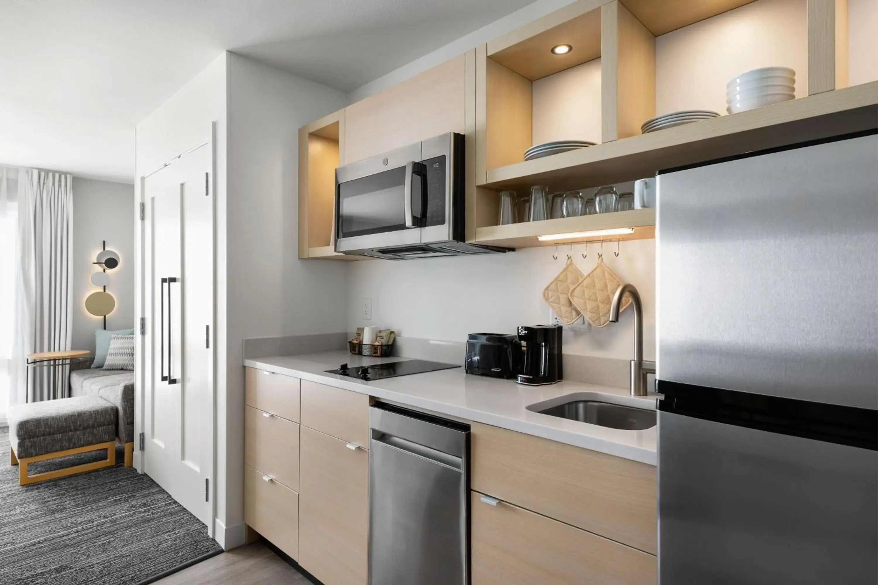 Kitchen or kitchenette, Kitchen/Kitchenette in TownePlace Suites by Marriott Iron Mountain