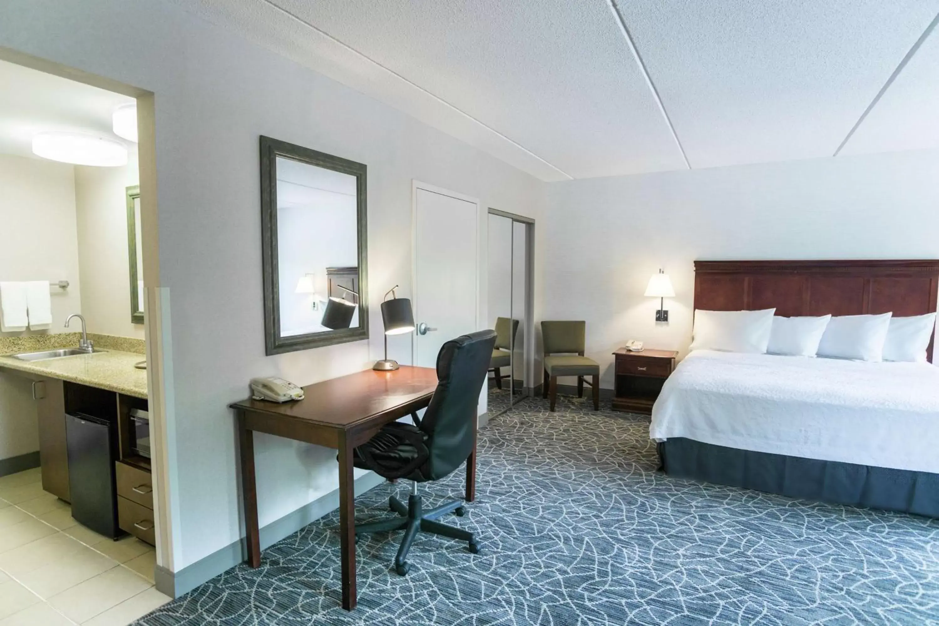 Bedroom, Bed in Hampton Inn & Suites Berkshires-Lenox