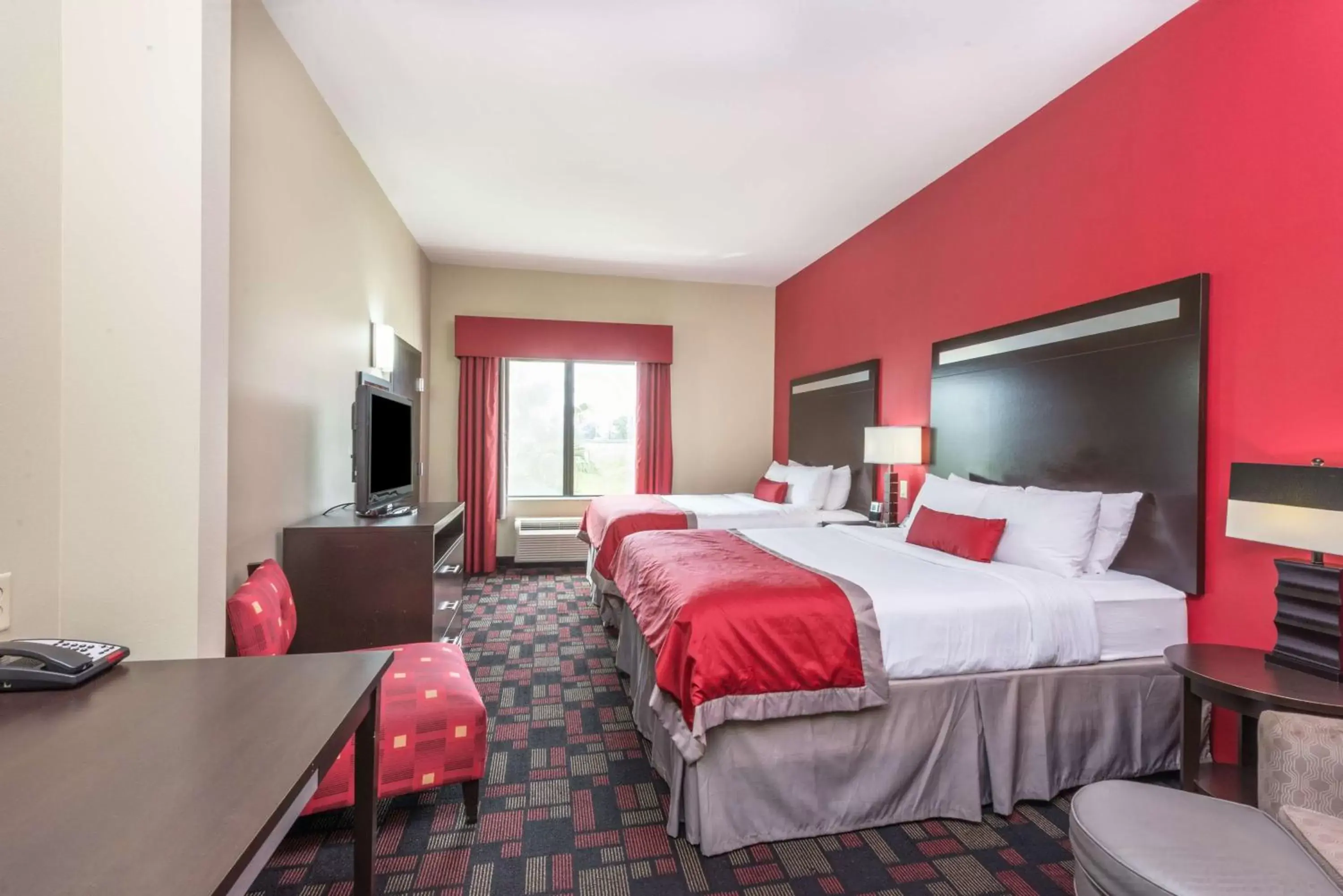 Queen Room with Two Queen Beds - Mobility Access/Non-Smoking in Wingate by Wyndham Lake Charles Casino Area