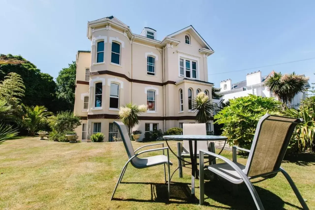 Other, Property Building in No5 Durley Road - Contemporary rooms and suites - no food available