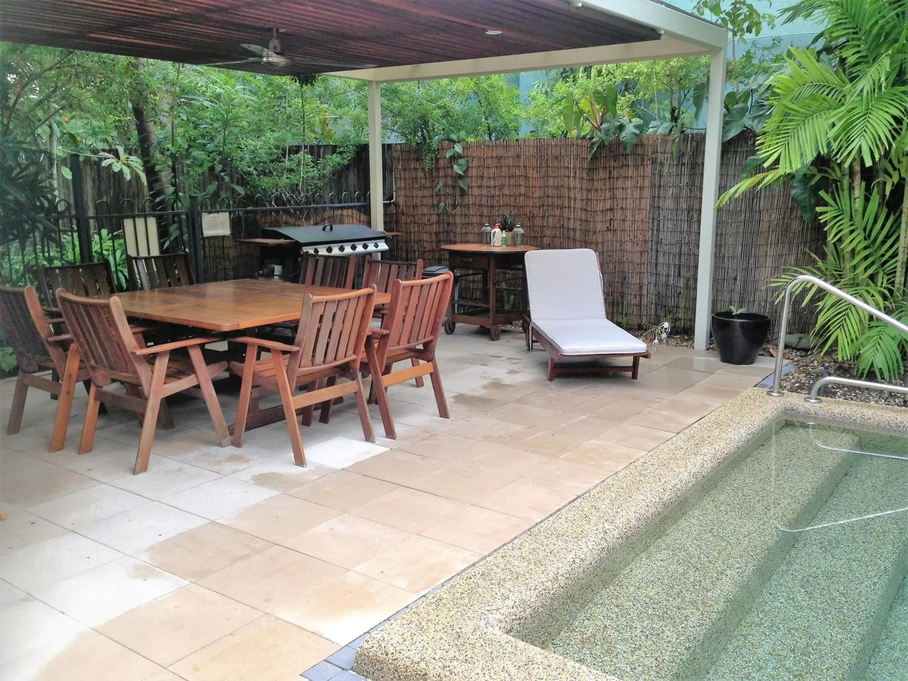 Swimming pool in Nautilus Holiday Apartments