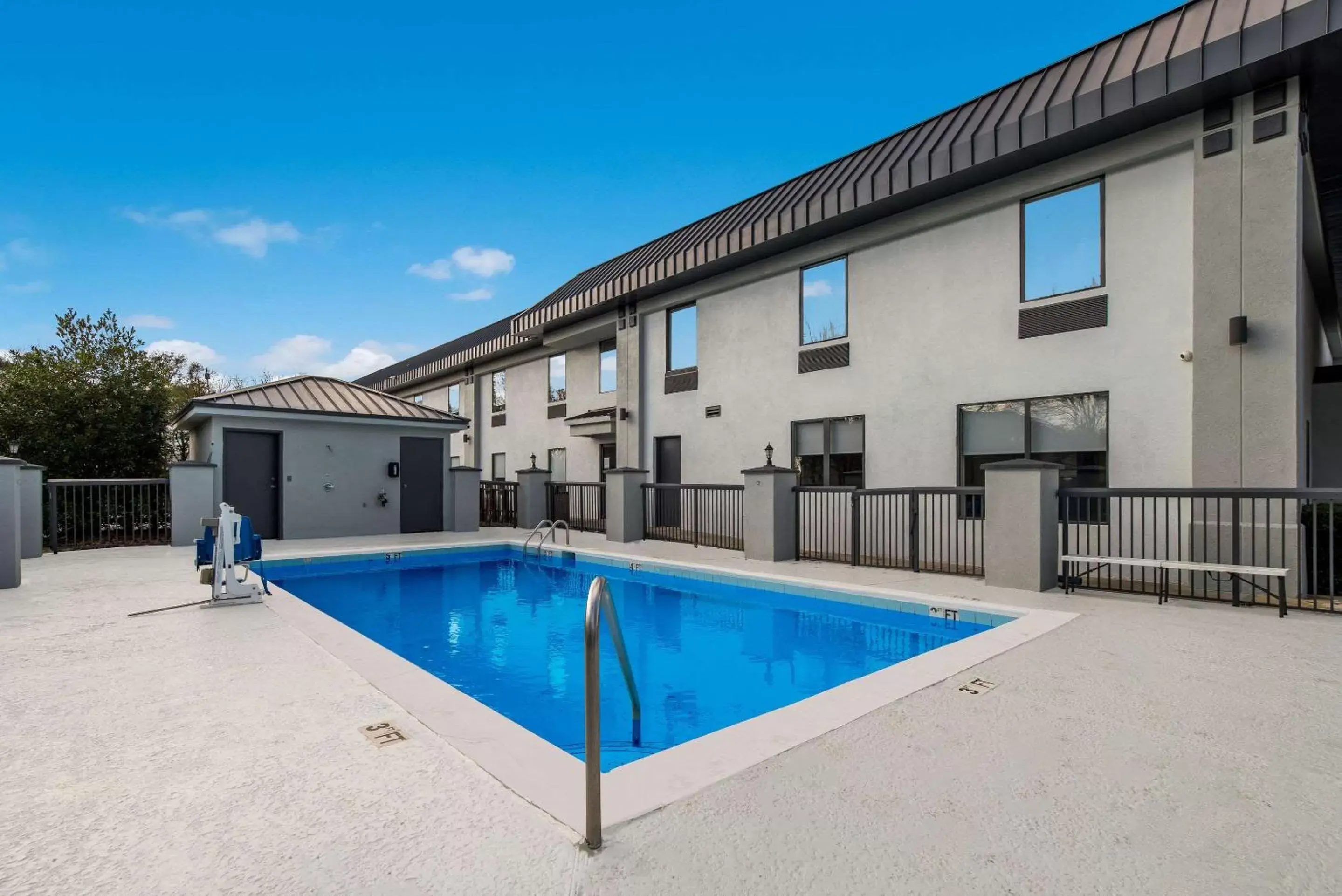 Swimming pool in Quality Inn & Suites Aiken South Swimming pool in Quality Inn & Suites Aiken South