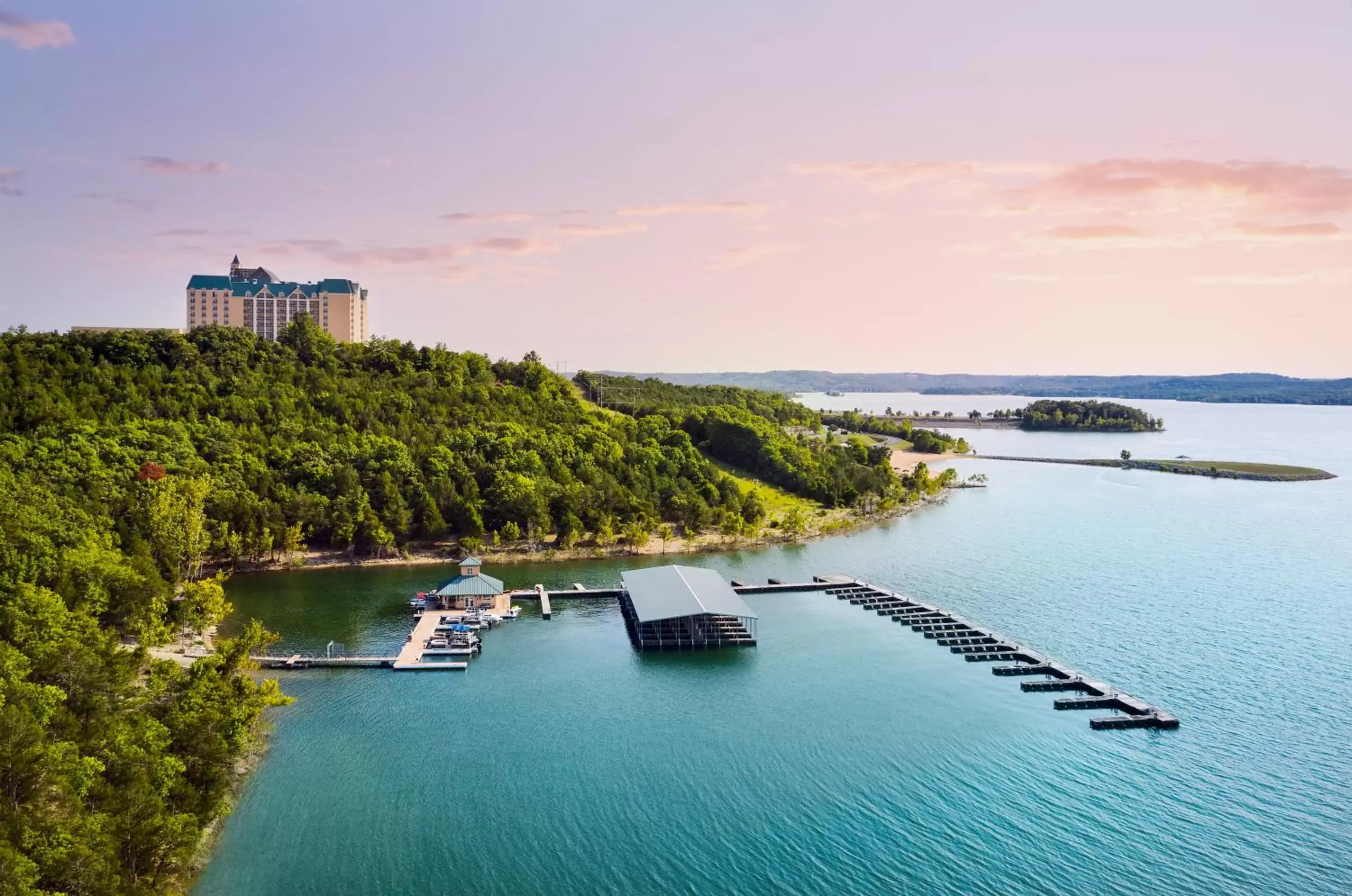 View (from property/room), Bird's-eye View in Chateau on the Lake Resort Spa and Convention Center