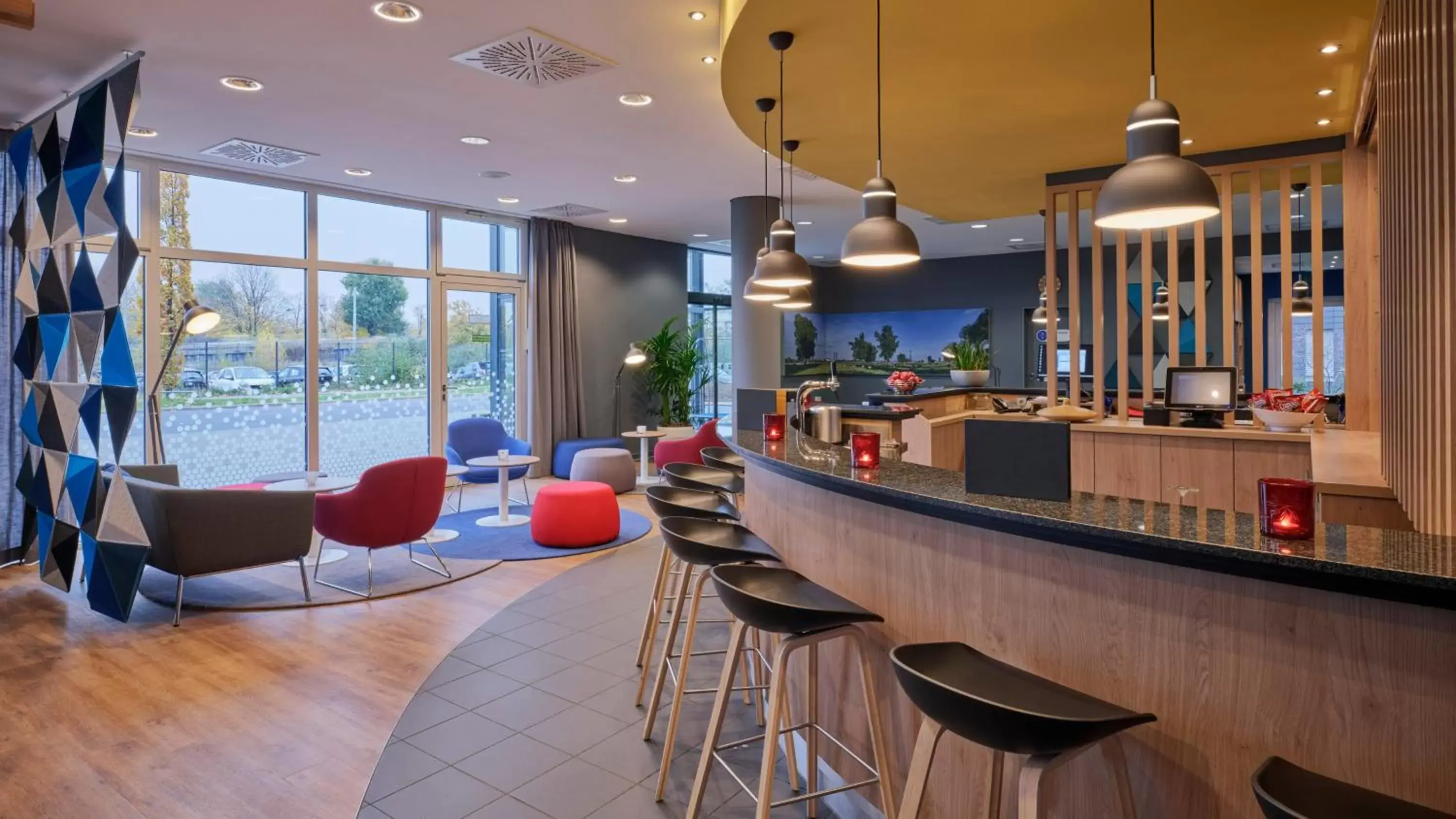 Lounge or bar, Lounge/Bar in Holiday Inn Express Duesseldorf City Nord, an IHG Hotel