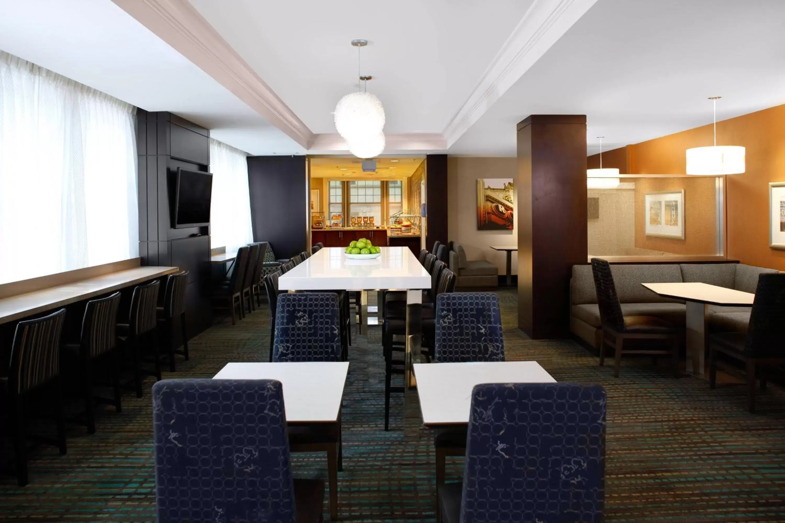 Restaurant/places to eat in Residence Inn by Marriott Atlanta Midtown/Georgia Tech