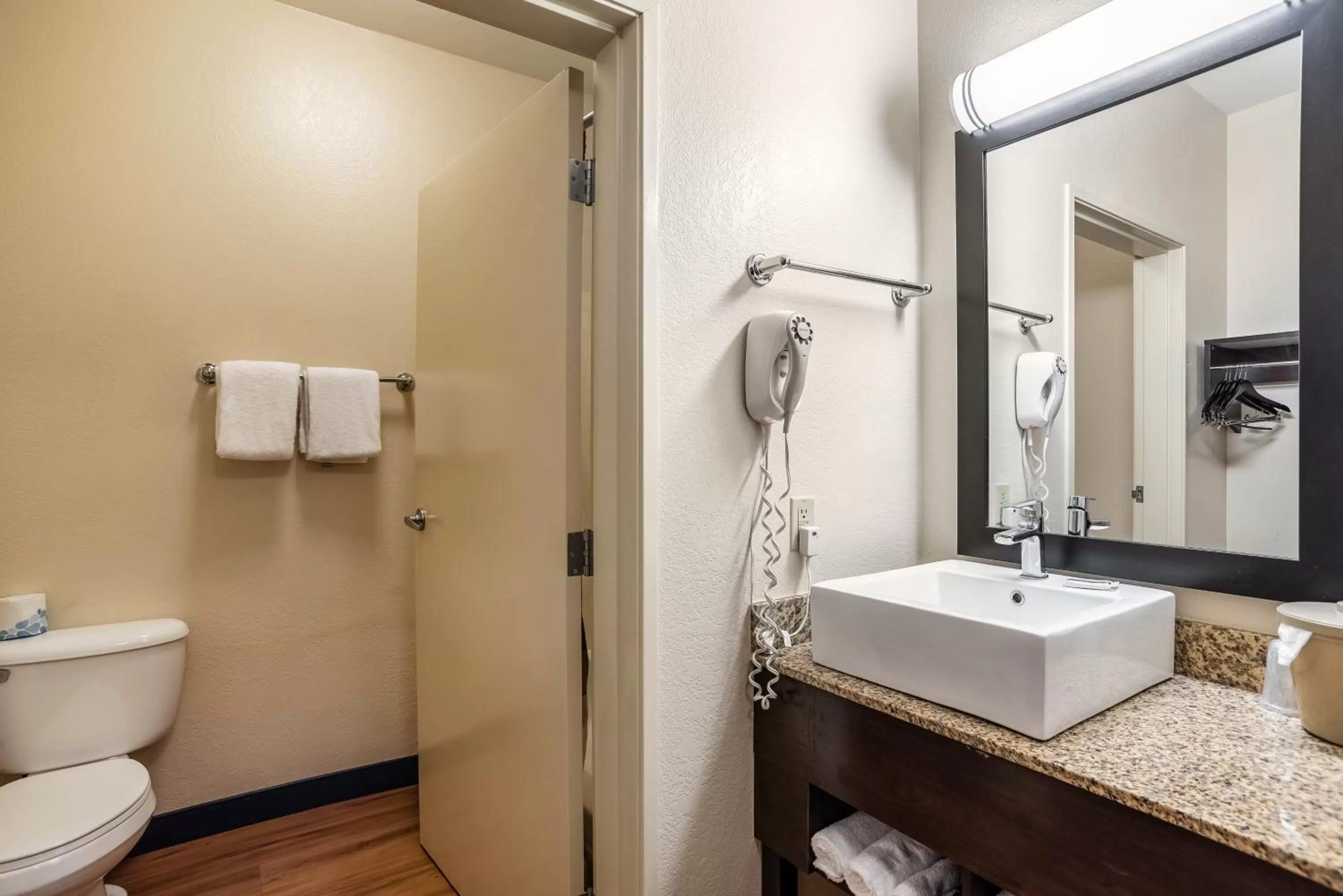 Bathroom in Red Roof Inn PLUS+ Tempe - Phoenix Airport